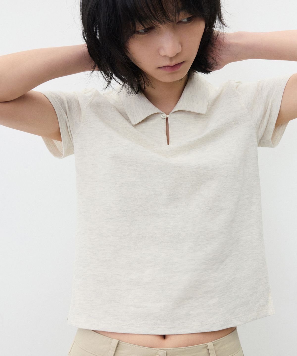 수아레 우먼(SUARE WOMEN) (우먼)버튼 카라 하프슬리브 오트밀