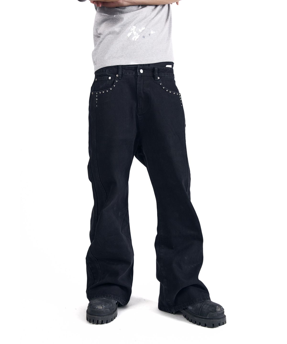 아캄(AAKAM) Back Studded Flare Denim Pants (Black)