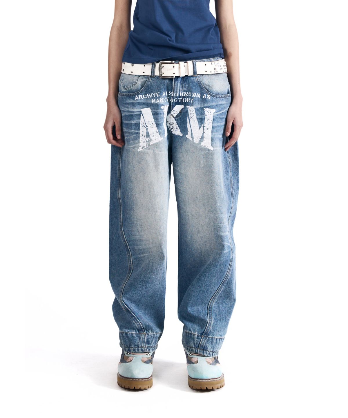 아캄(AAKAM) AKM Curved Denim Pants (Sky Blue)