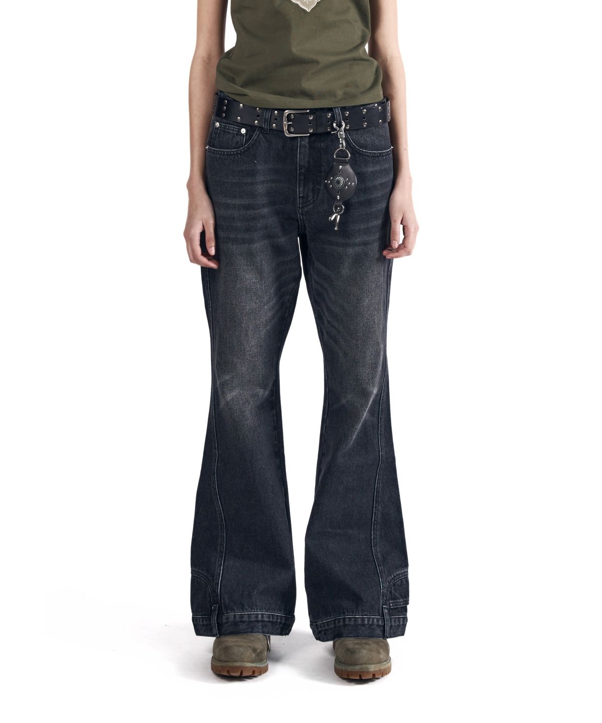 아캄(AAKAM) Upside-Down Flare Denim Pants (Black)