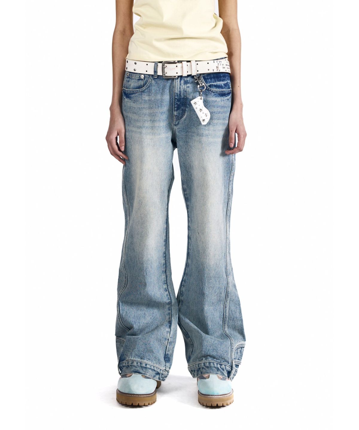 아캄(AAKAM) Upside-Down Flare Denim Pants (Blue)