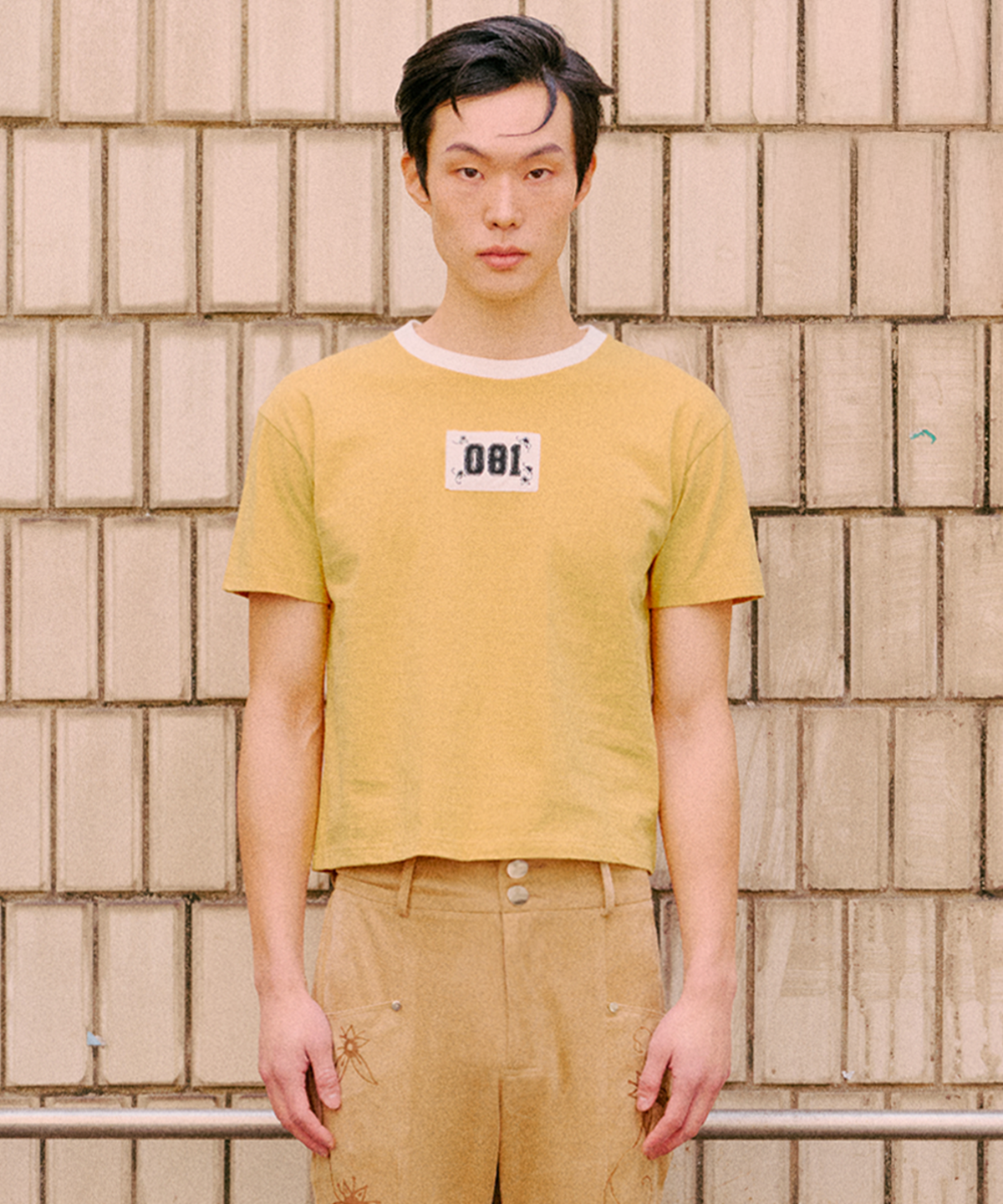 오기(OGI) 081 자수 아플리케 크롭 티셔츠