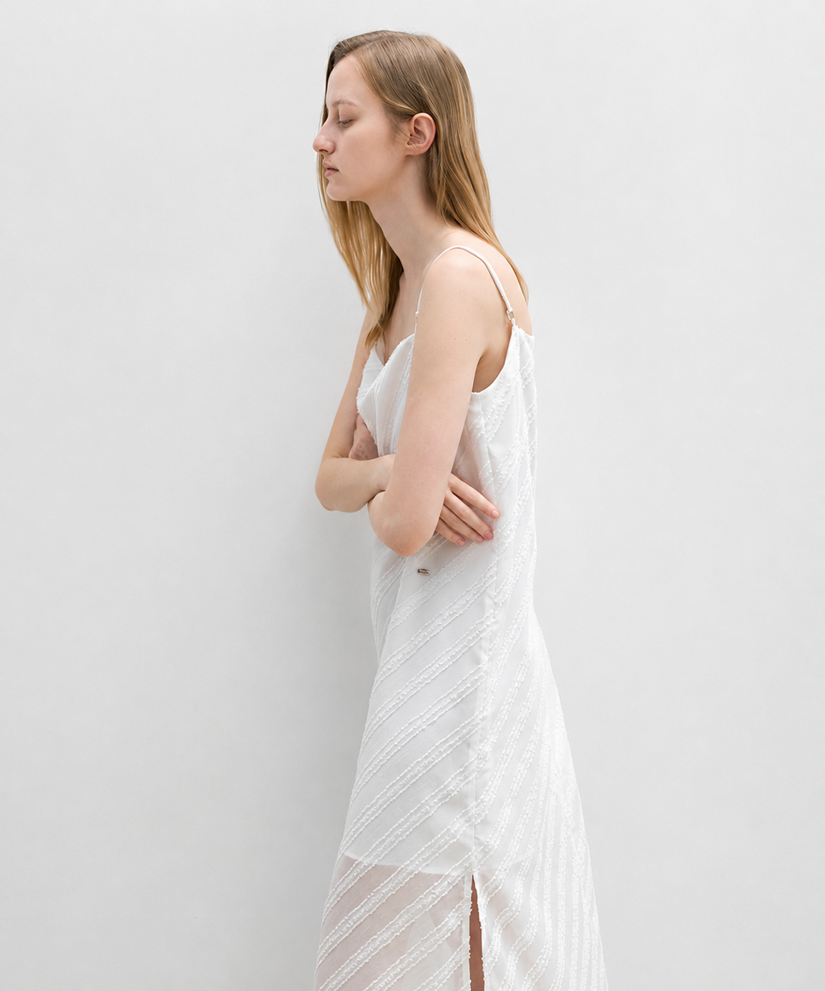 아틀리에 나인(ATELIER NAIN) FEATHER STRIPE JACQUARD DRESS (OP-6329)