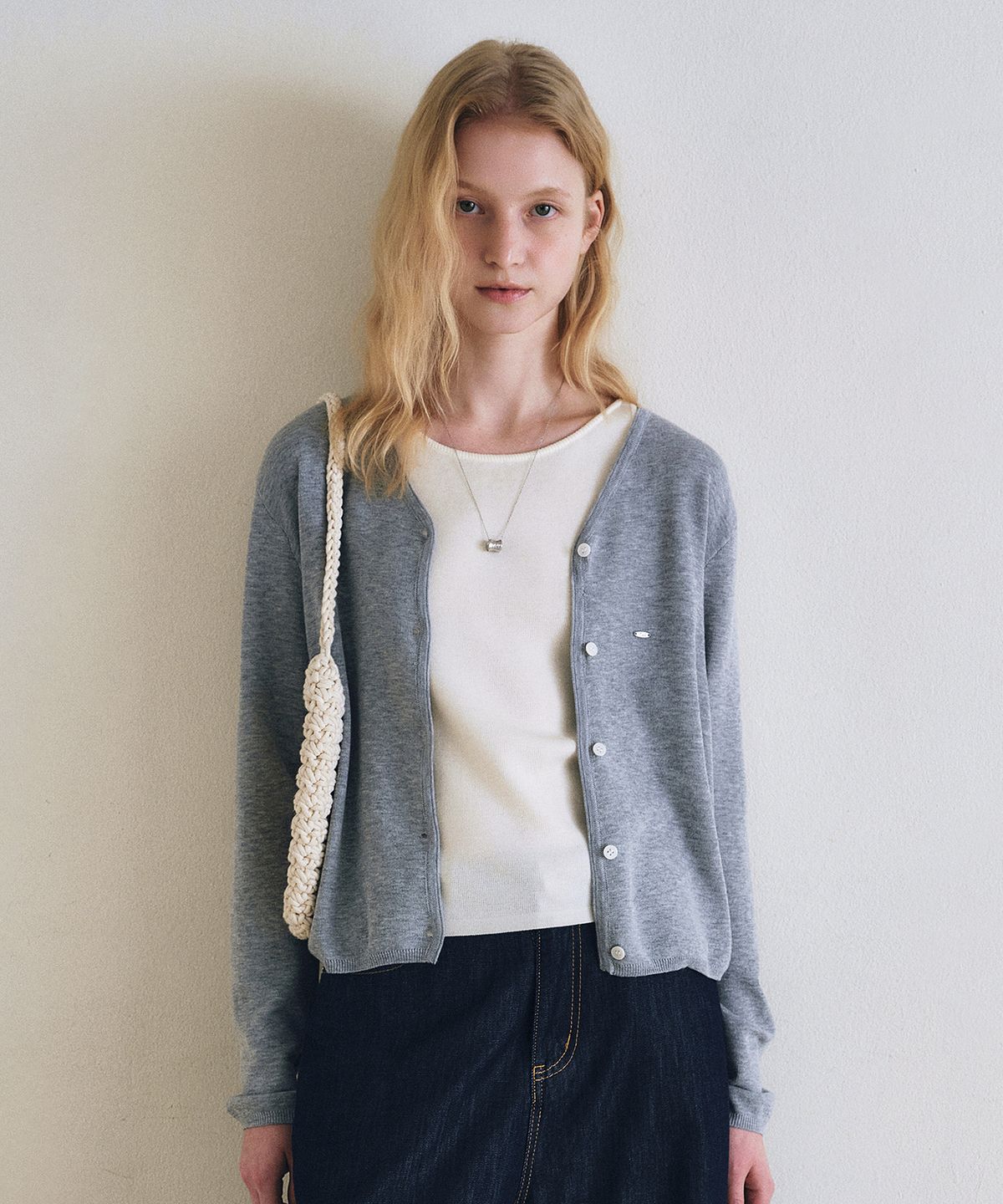 로에일(LOEIL) Basic V-neck knit cardigan_Gray