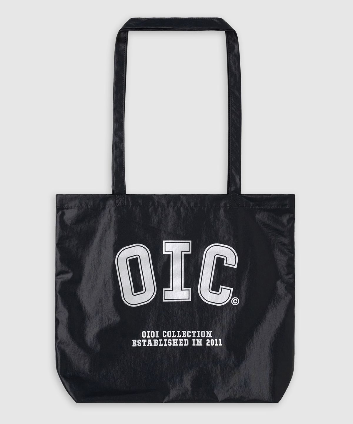 오아이오아이 컬렉션(OIOI COLLECTION) 아치 빅로고 글로시 에코백 [BLACK]