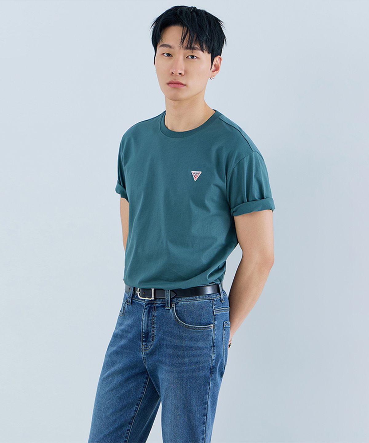 게스(GUESS) [ON] 5color 유니 세미오버핏 미니로고 반팔티셔츠 NQ2KE406