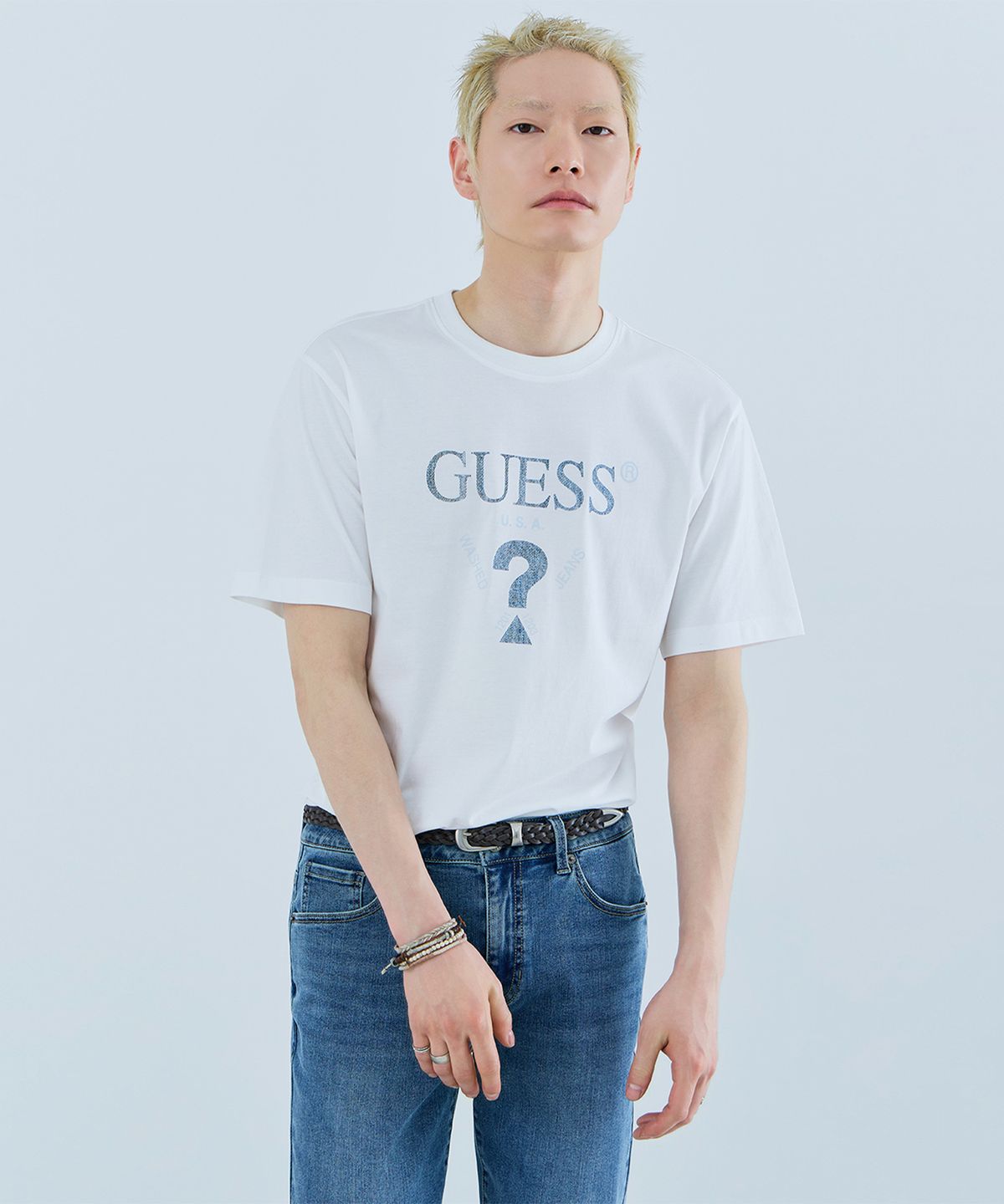 게스(GUESS) [ON] 4color 유니 세미오버핏 삼각그래픽 반팔티셔츠 NQ2KE407