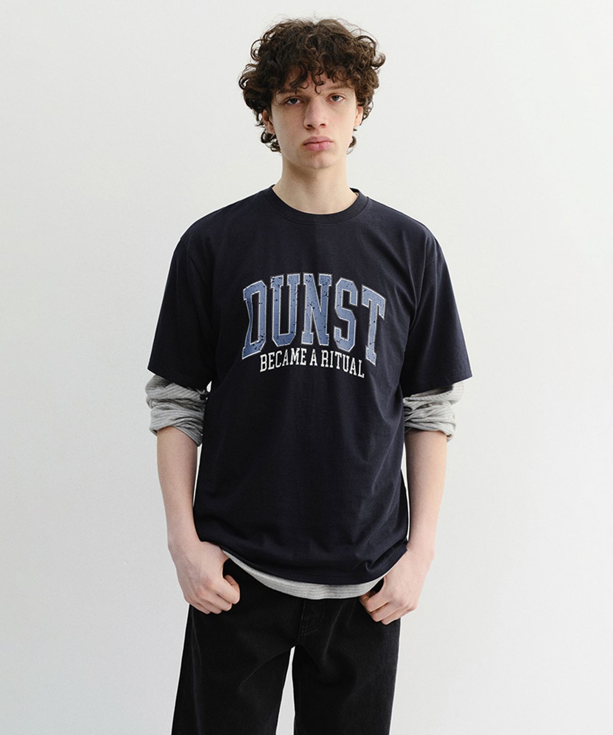 던스트 포 맨(DUNST FOR MEN) VINTAGE ARCH LOGO T-SHIRT_UNISEX_UDTS6B145_FRENCH NAVY