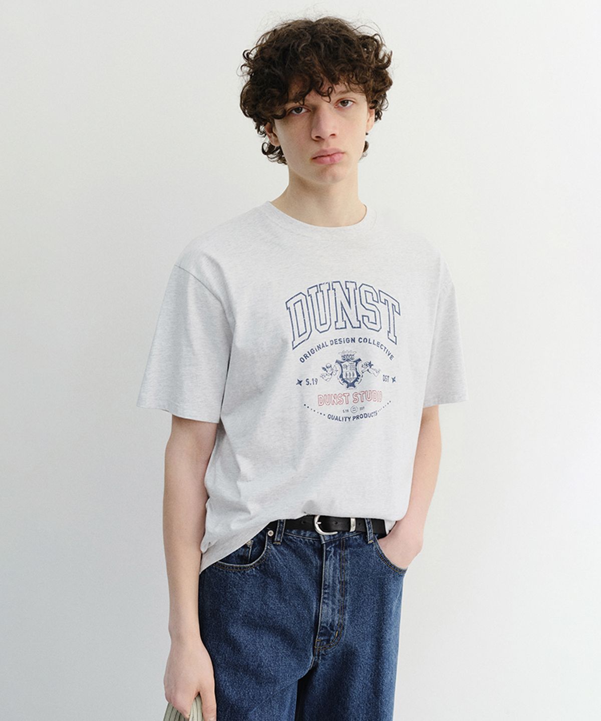 던스트 포 맨(DUNST FOR MEN) CUPID ARCH LOGO T-SHIRT_UNISEX_UDTS6B129_LIGHT MELANGE GREY