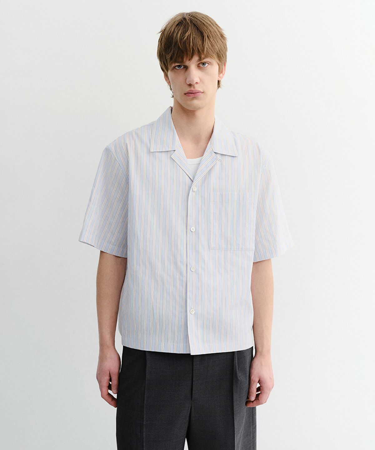 던스트 포 맨(DUNST FOR MEN) CROPPED OPEN COLLARED STRIPED SHIRT_UDSH6B321_BEIGE STRIPE