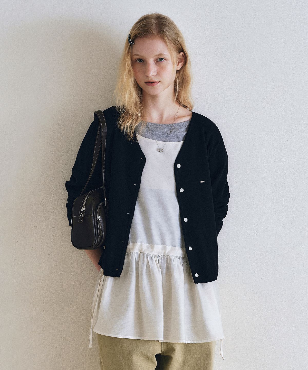 로에일(LOEIL) Basic V-neck knit cardigan_Black