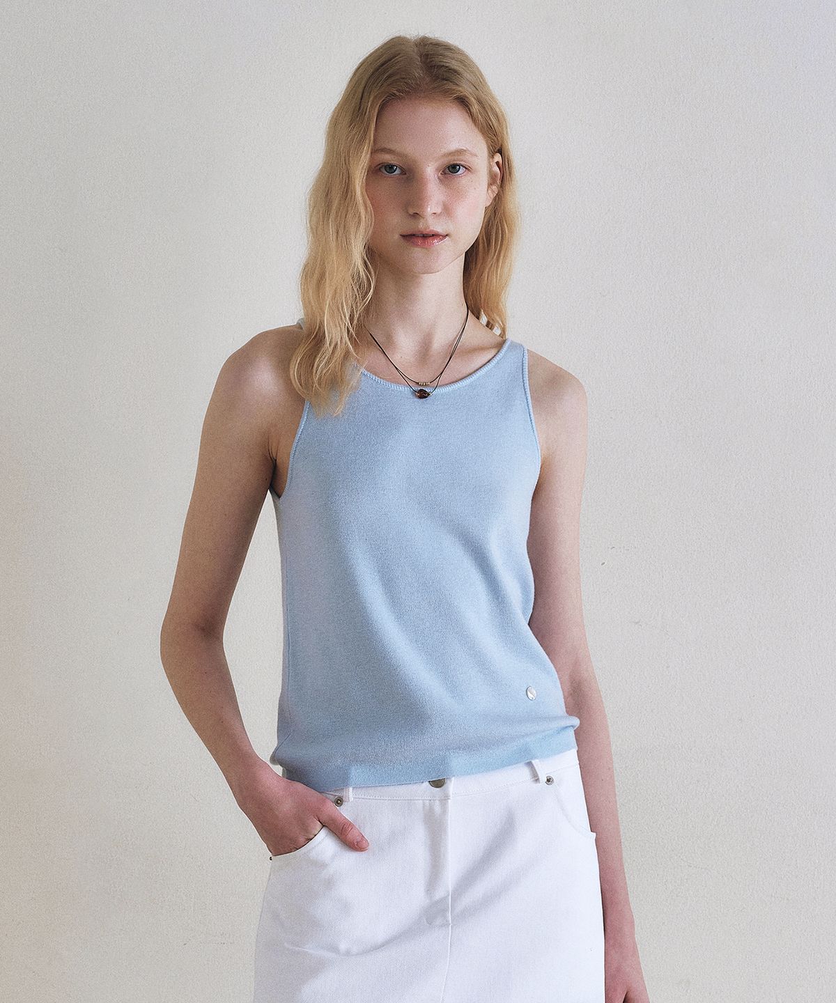 로에일(LOEIL) Airy knit sleeveless top_Sky blue