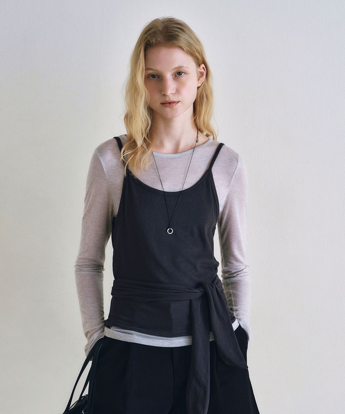 로에일(LOEIL) Front tie layered t-shirt set_Charcoal/Light gray