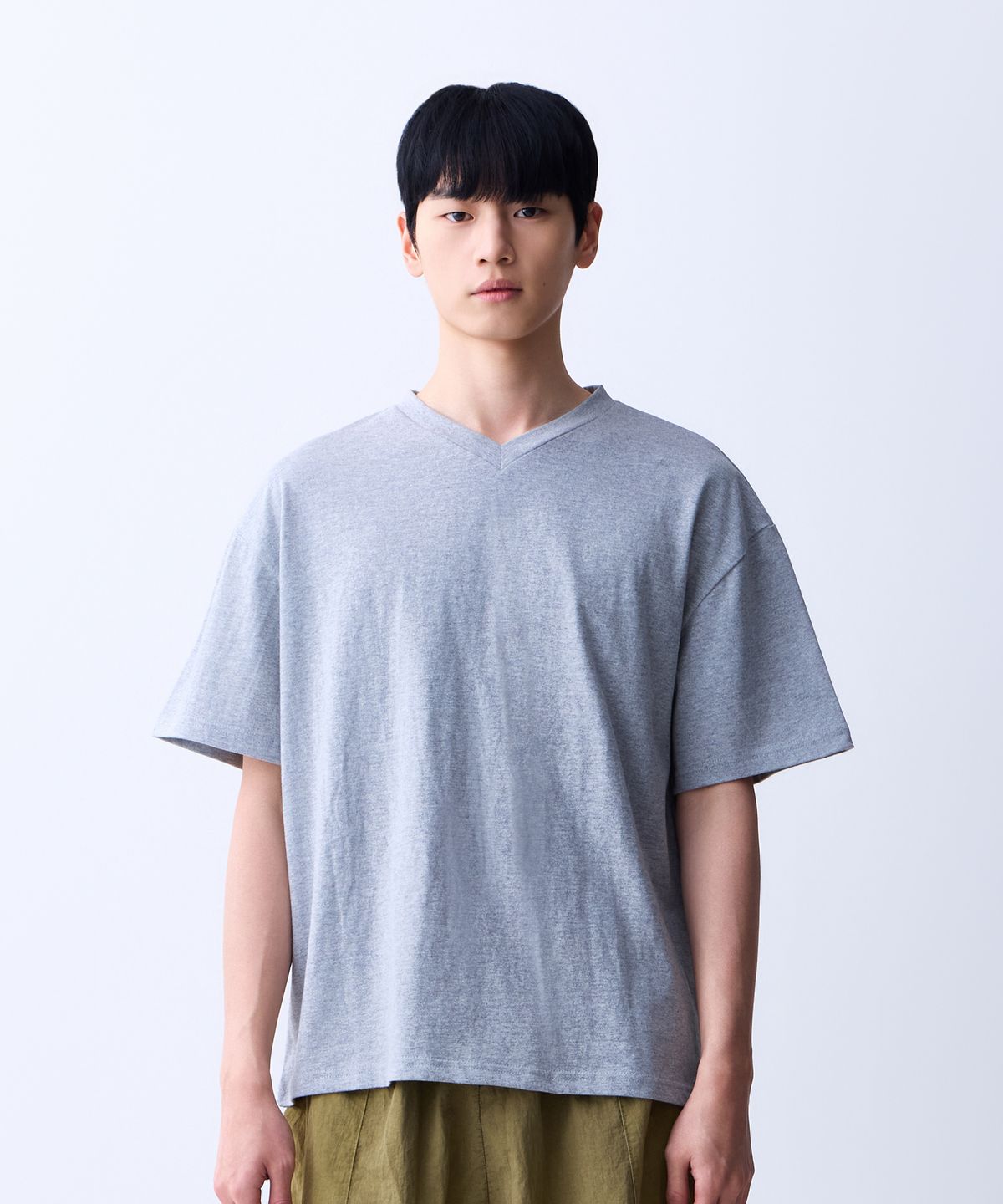 에이던엠(ADERNM) 미니멀 데일리 브이넥 티셔츠 그레이