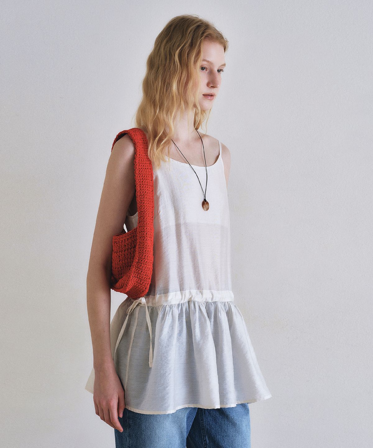 로에일(LOEIL) Side tie peplum sleeveless blouse_Cream