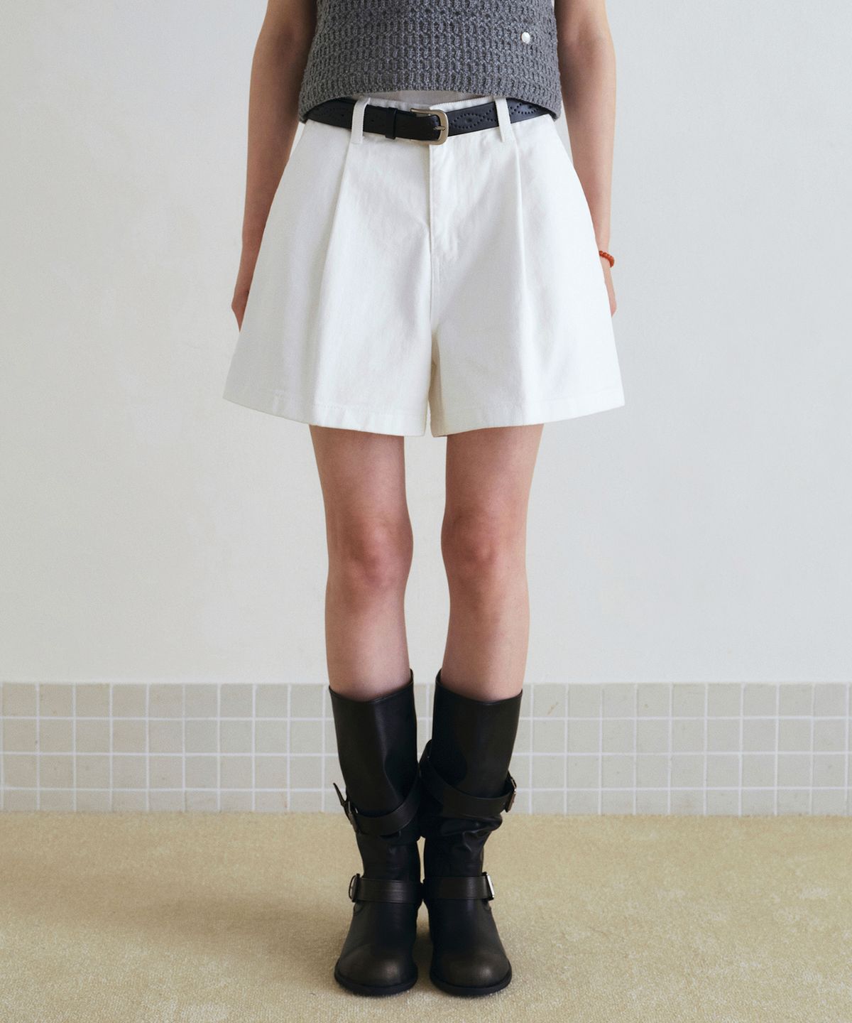 로에일(LOEIL) Pintuck cotton short pants_Ivory