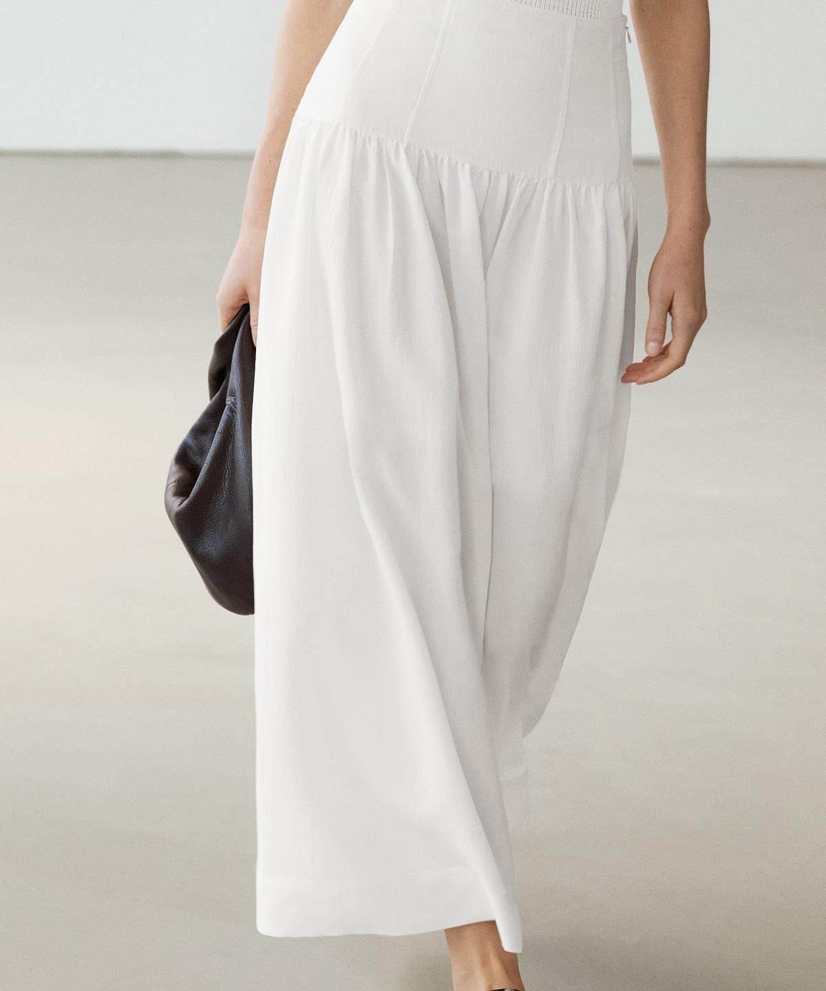 마시모두띠(MASSIMO DUTTI) 요크 디테일 미디 스커트