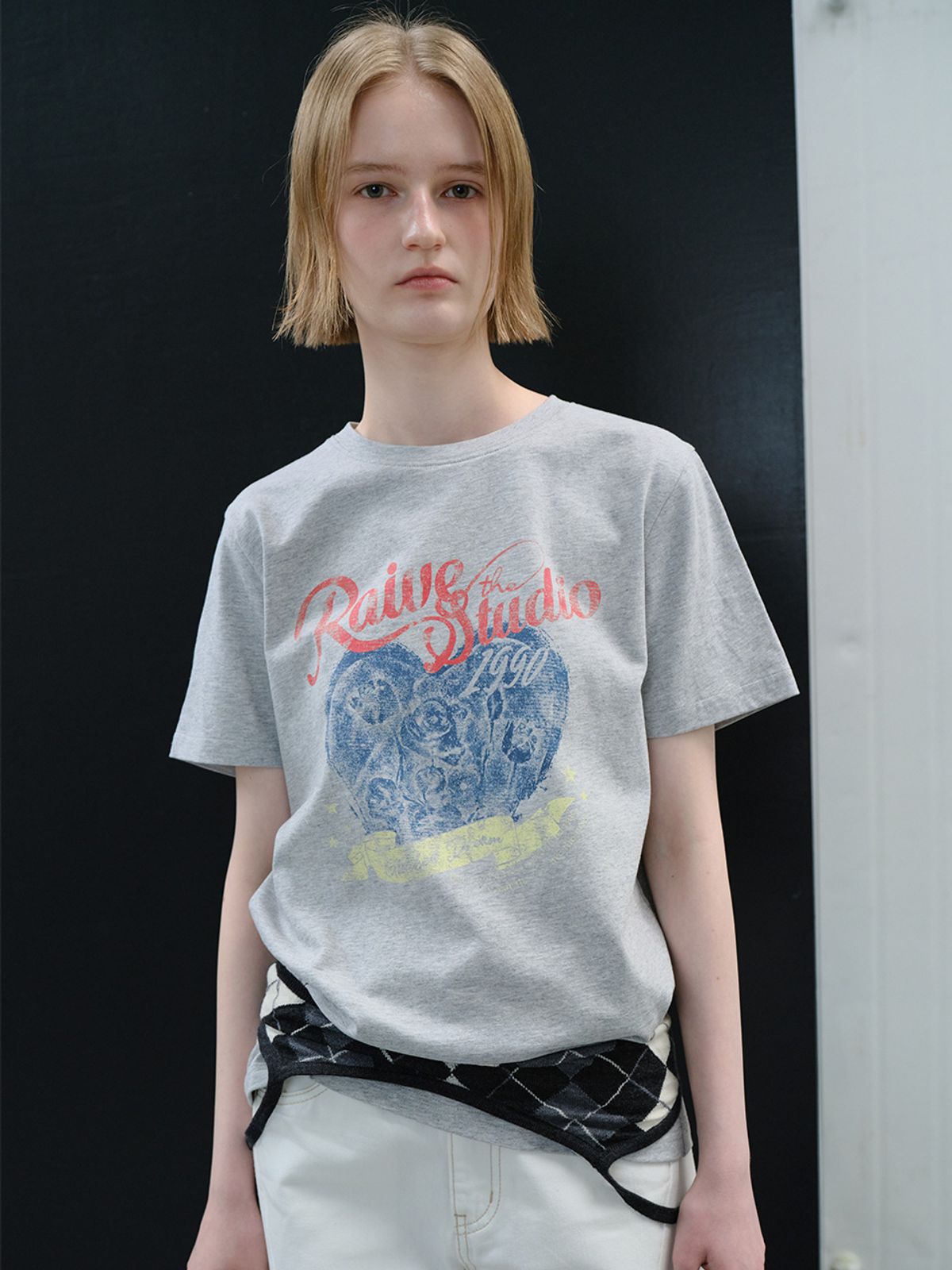 레이브(RAIVE) Heart Rose Blur Graphic T-shirts VW6ME435_2color