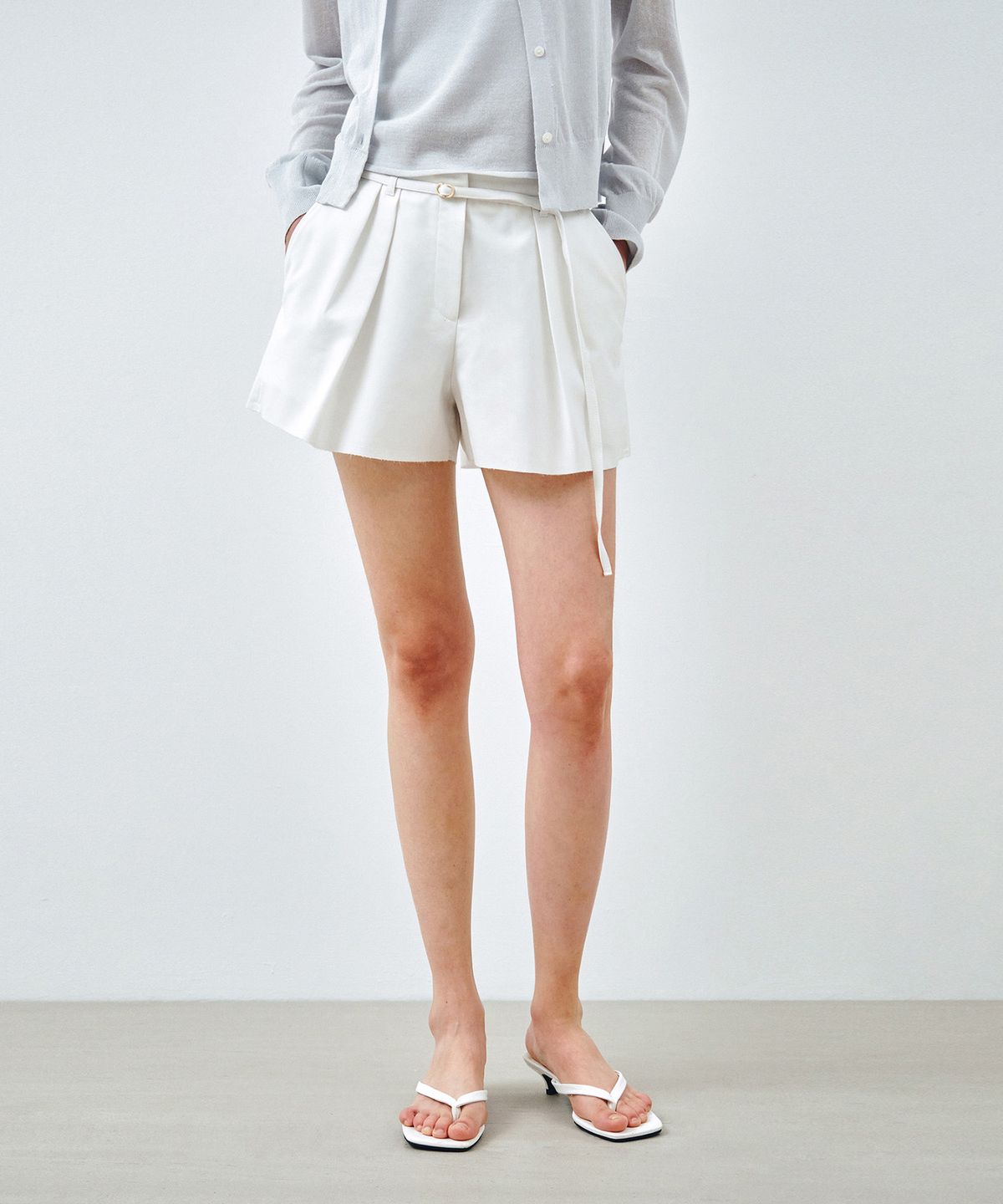 몽돌(MONGDOL) [벨트 SET] 클래식 투턱 숏 팬츠 화이트 MDPT079WHITE
