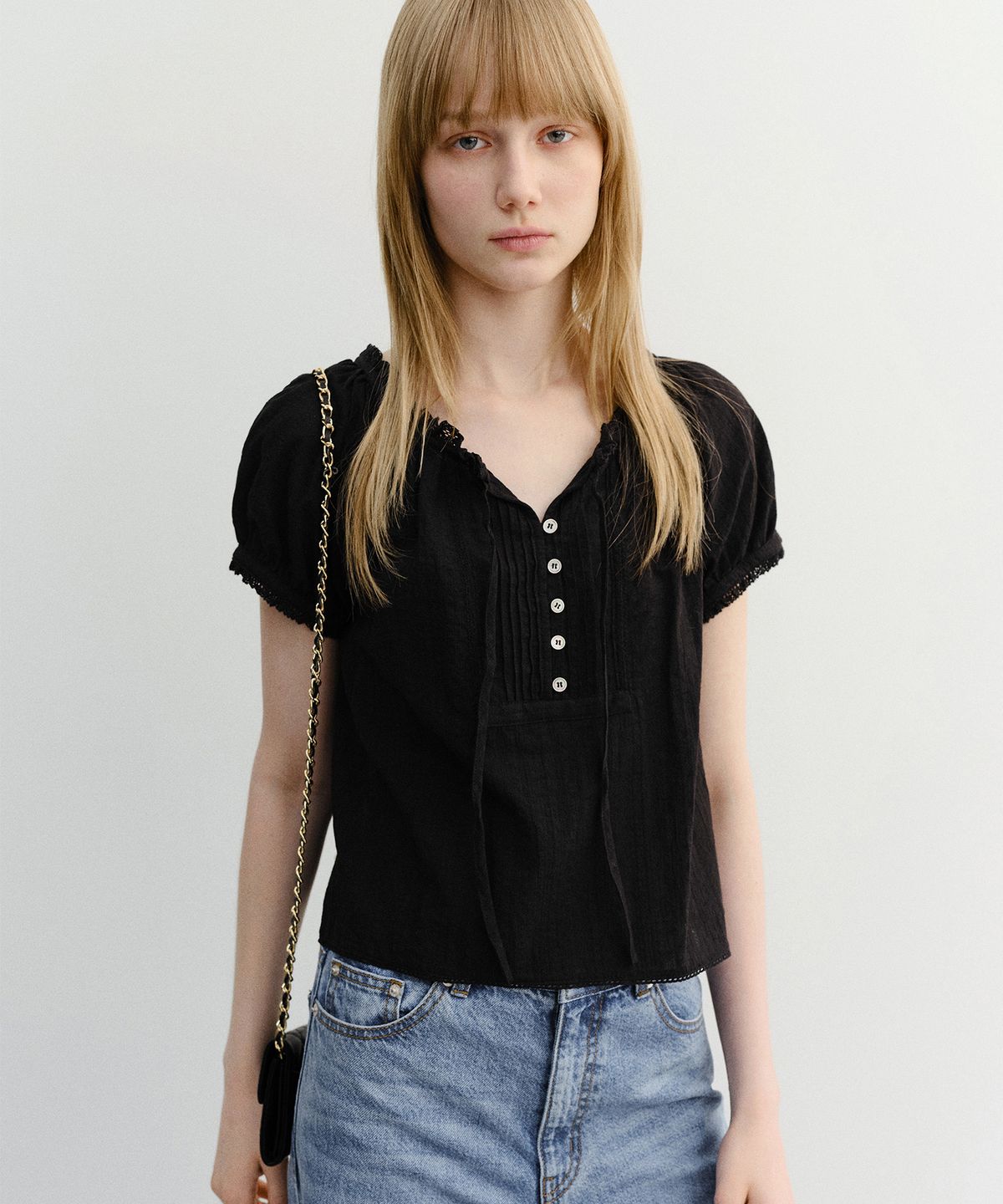 던스트(DUNST) RIBBONED SHIRRING BLOUSE_UDBL6B224_BLACK