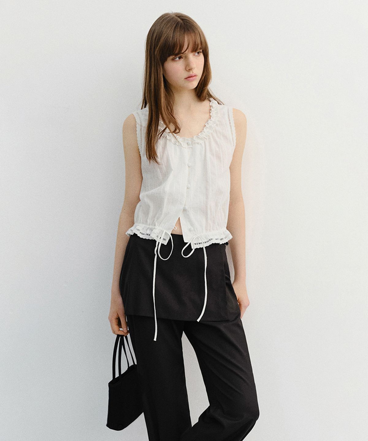 던스트(DUNST) FRILL SLEEVELESS BLOUSE_UDBL6B226_WHITE