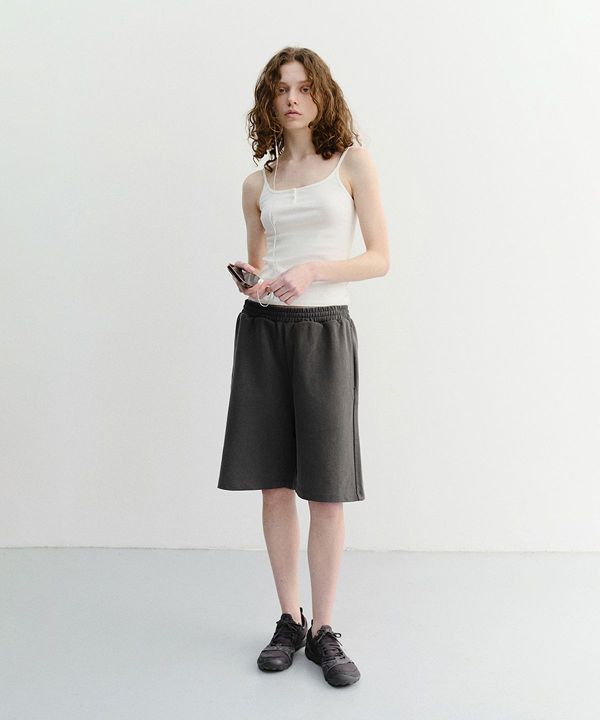 던스트(DUNST) UNISEX PIGMENT RELAXED BEACH SHORTS_UDPA6B123_CHARCOAL GREY