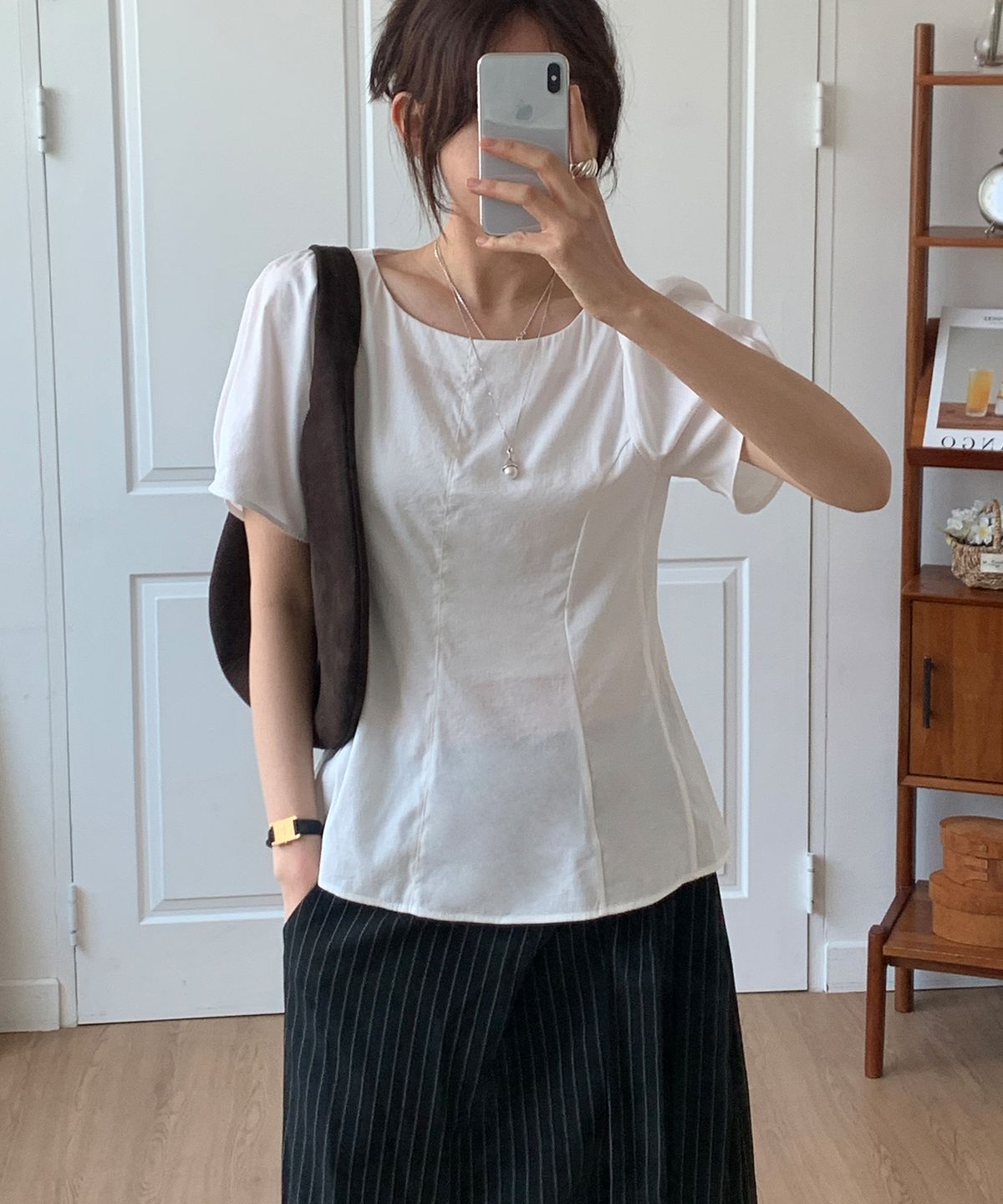 드로우핏 우먼(DRAWFIT WOMEN) [드로우핏우먼 X 꾸니] 캄파눌라 퍼프 슬리브 블라우스 [IVORY]