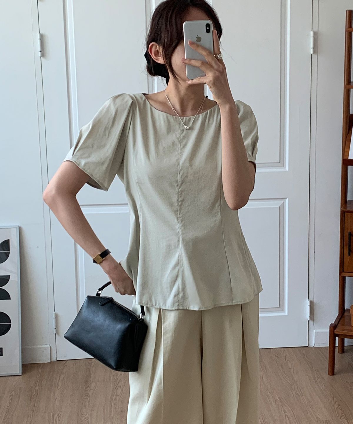 드로우핏 우먼(DRAWFIT WOMEN) [드로우핏우먼 X 꾸니] 캄파눌라 퍼프 슬리브 블라우스 [BEIGE]