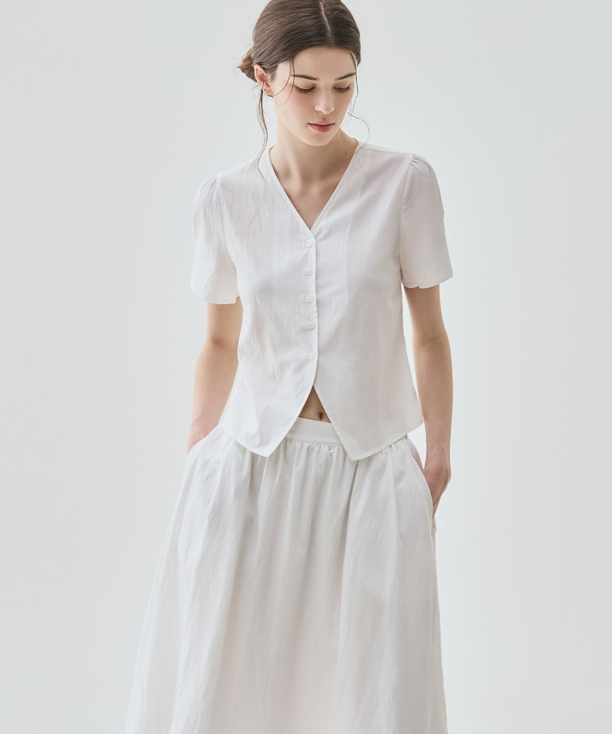 드로우핏 우먼(DRAWFIT WOMEN) 백 레이스업 퍼프 슬리브 반팔 블라우스 [IVORY]