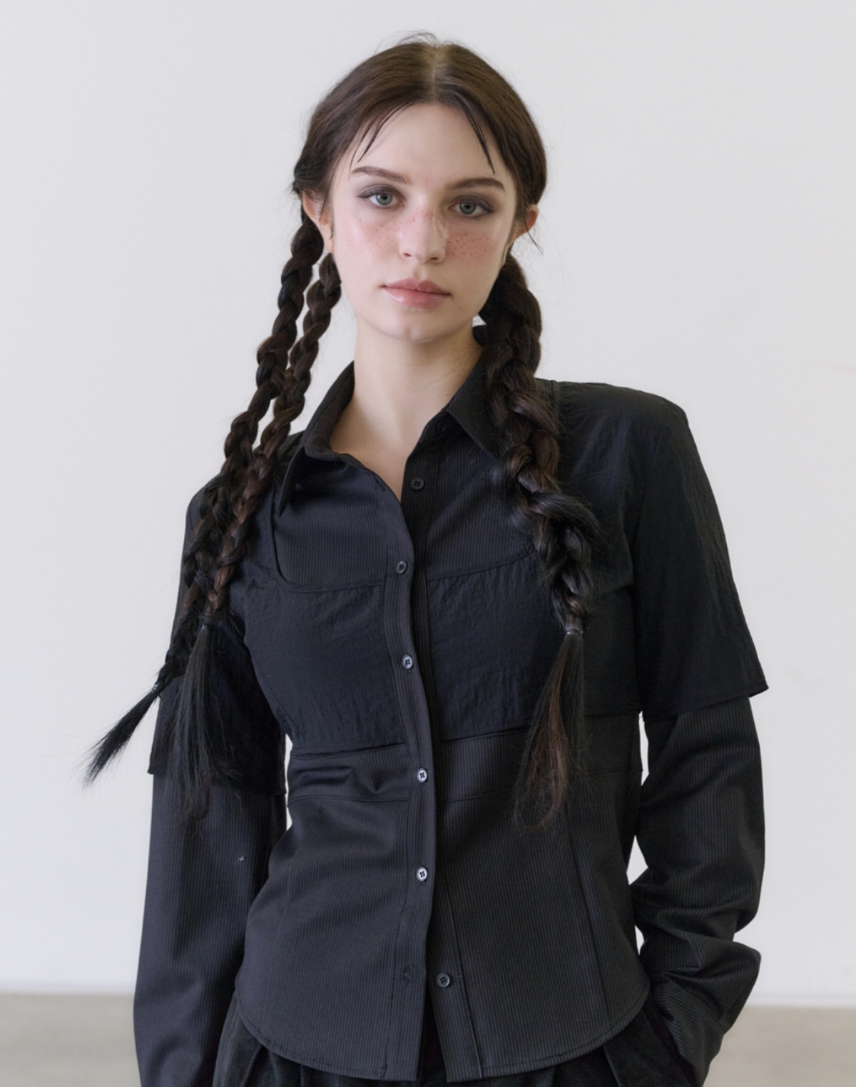 수더넴(PSEUDONYM) Crack Layered Panel Stripe Shirt[Black]