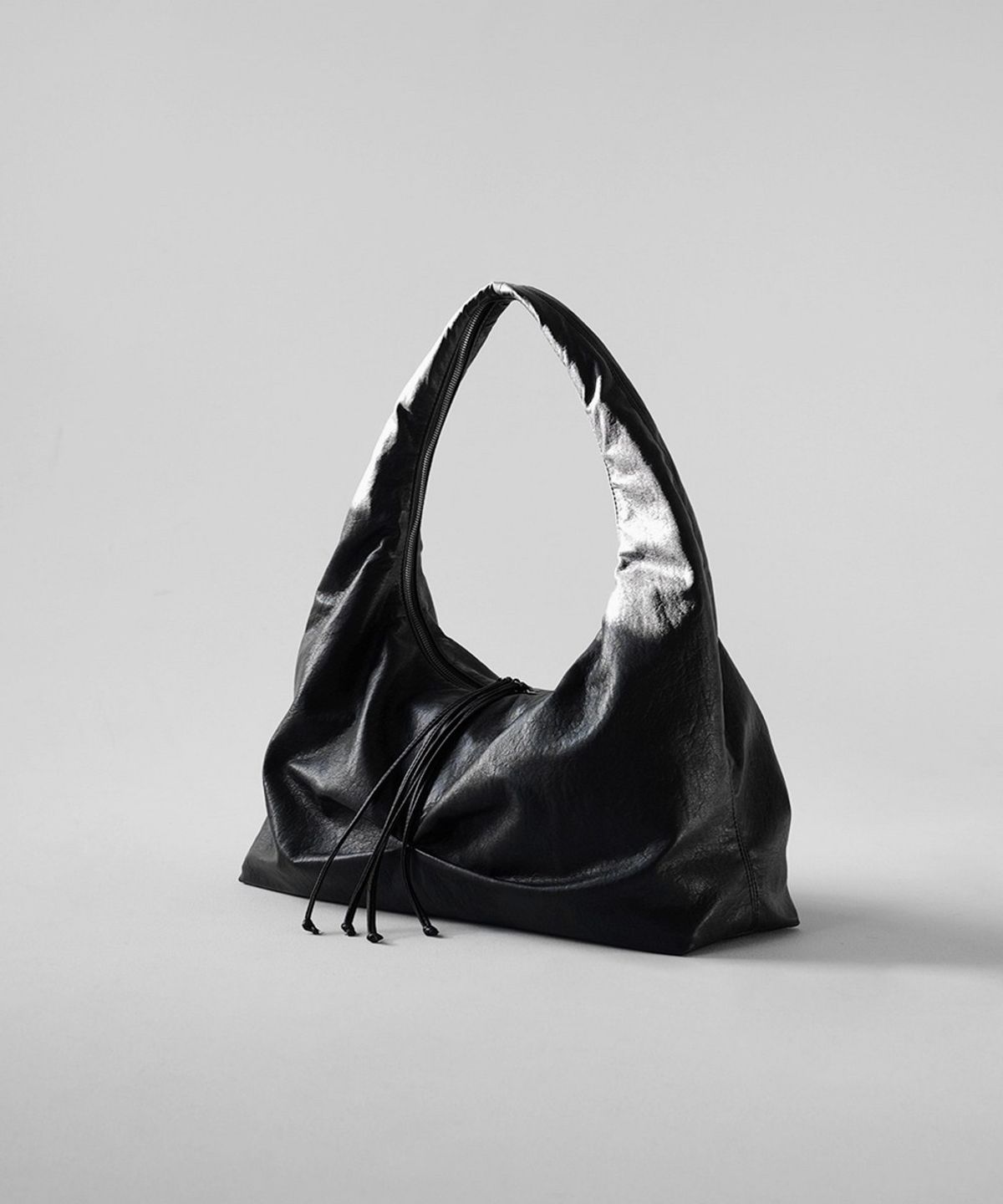 콰니(KWANI) Noa Zip Tote Midnight Black