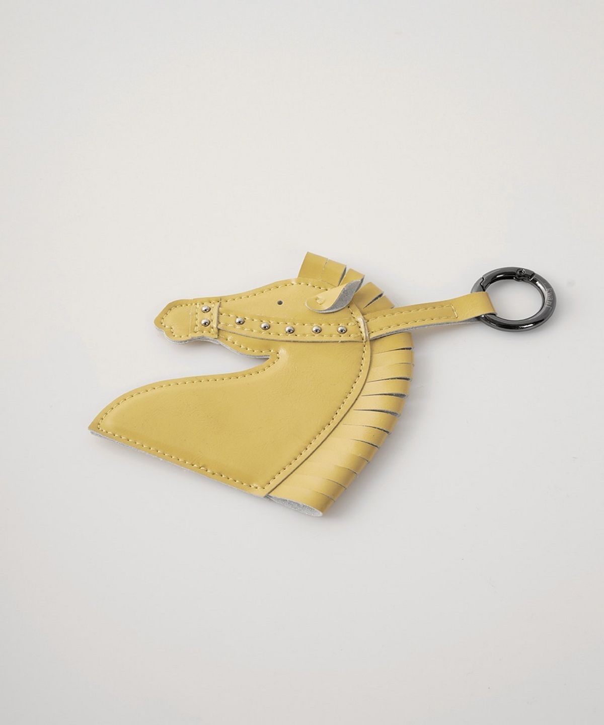 콰니(KWANI) Glow Horse Charm Swift Lemon