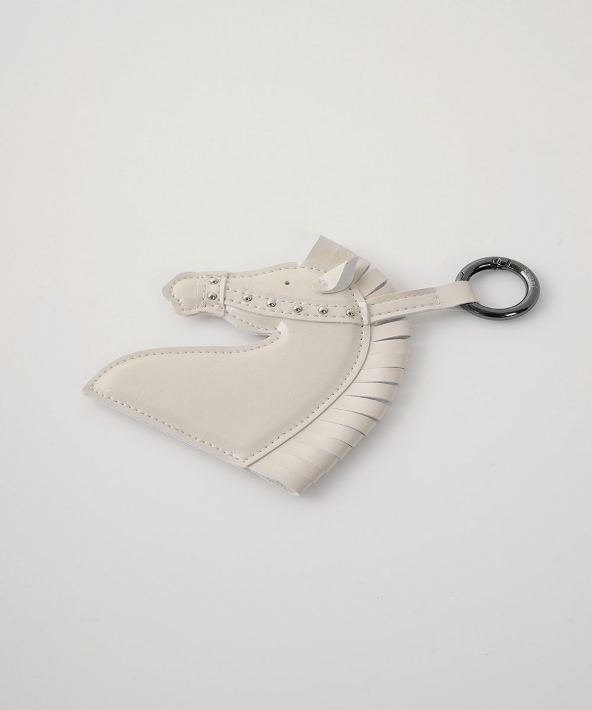 콰니(KWANI) Glow Horse Charm Noble Cream