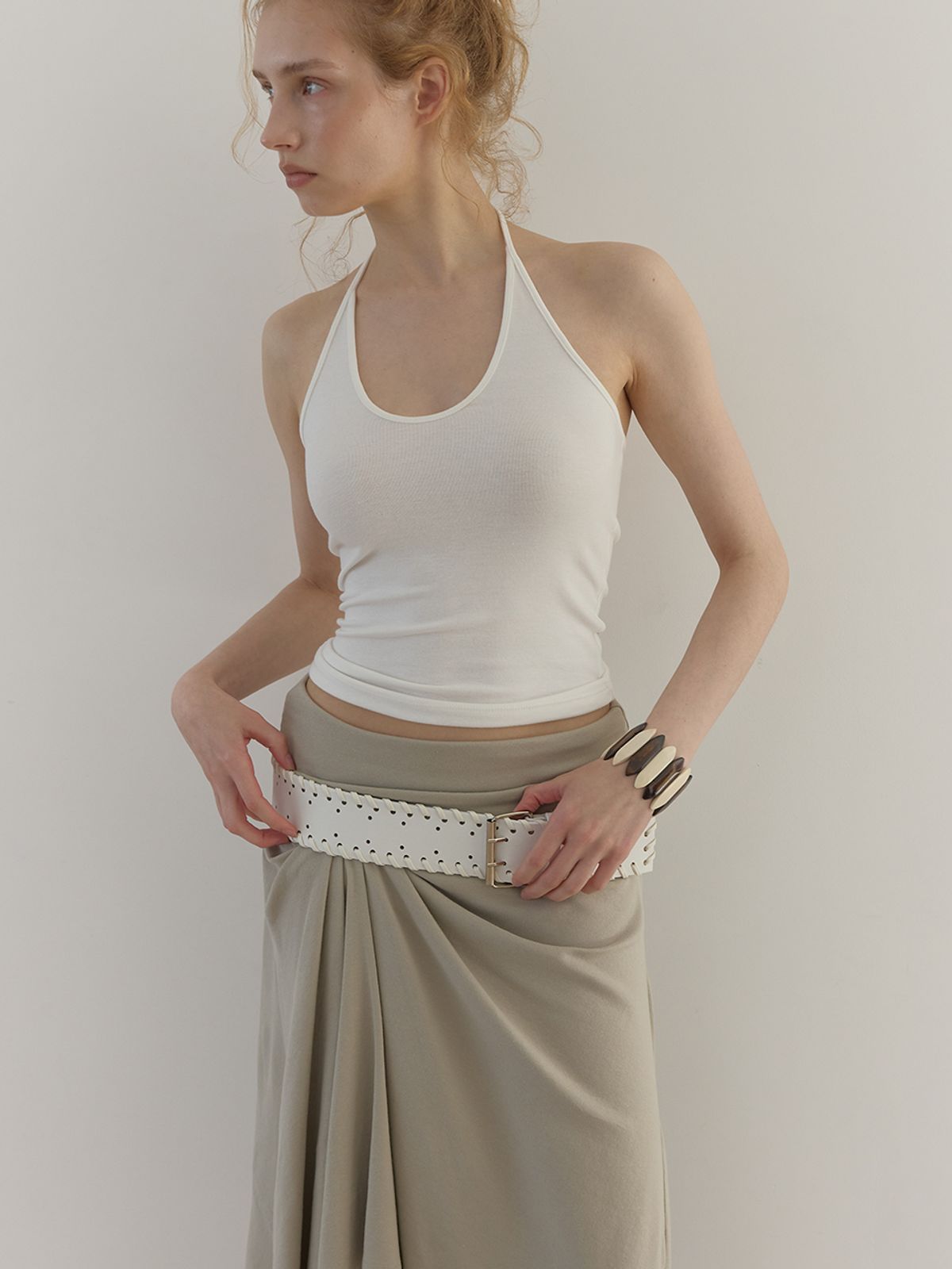 아수라(ASURA) CURVE HALTER SLEEVELESS (IVORY)