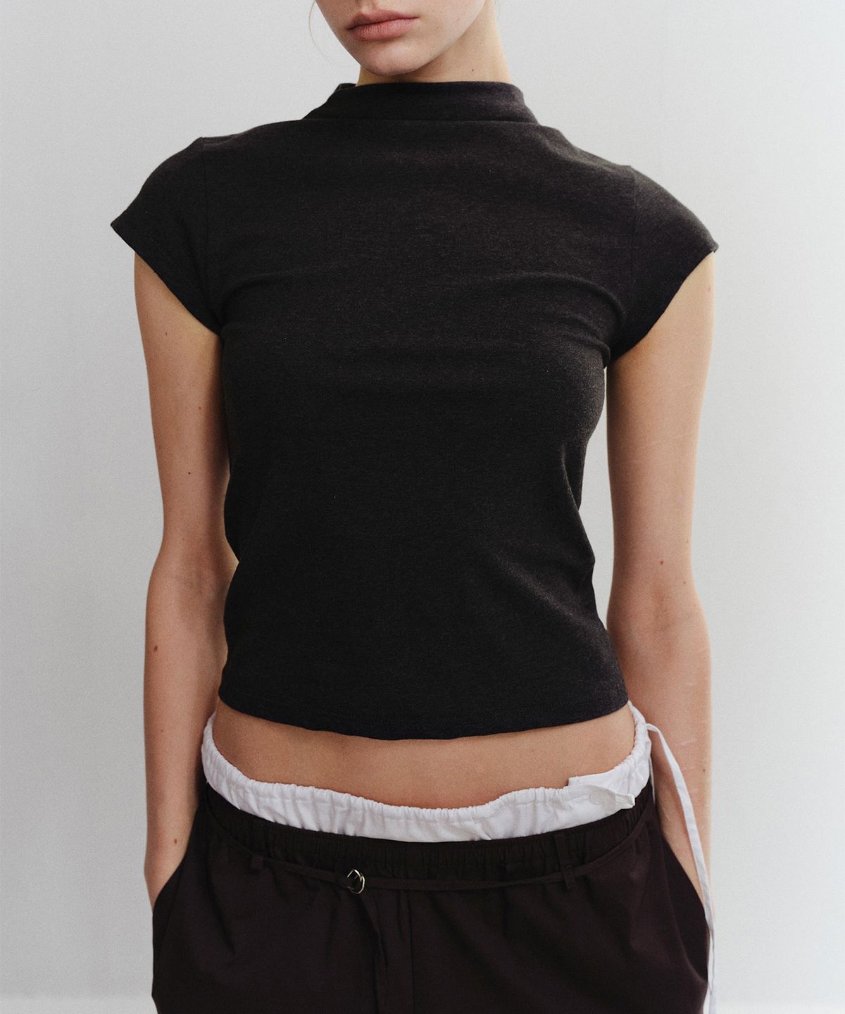 파로(FAHRO) CAP SLEEVE T SHIRT CHARCOAL