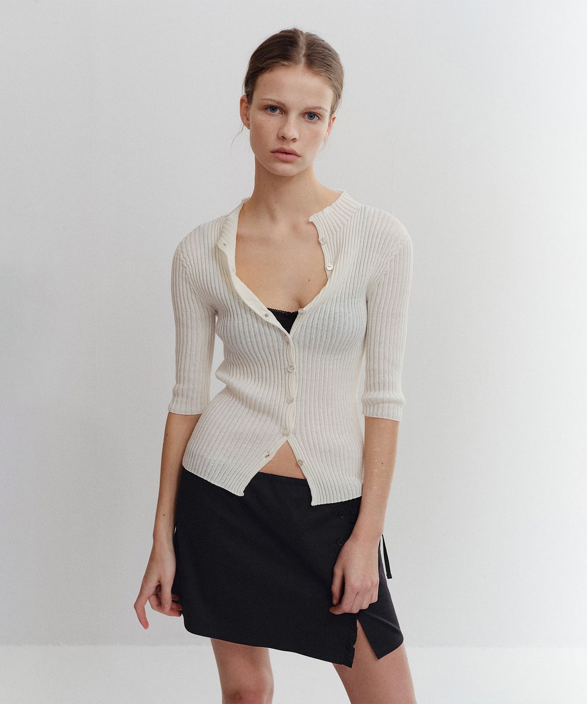 파로(FAHRO) SHORT-SLEEVE CARDIGAN IVORY