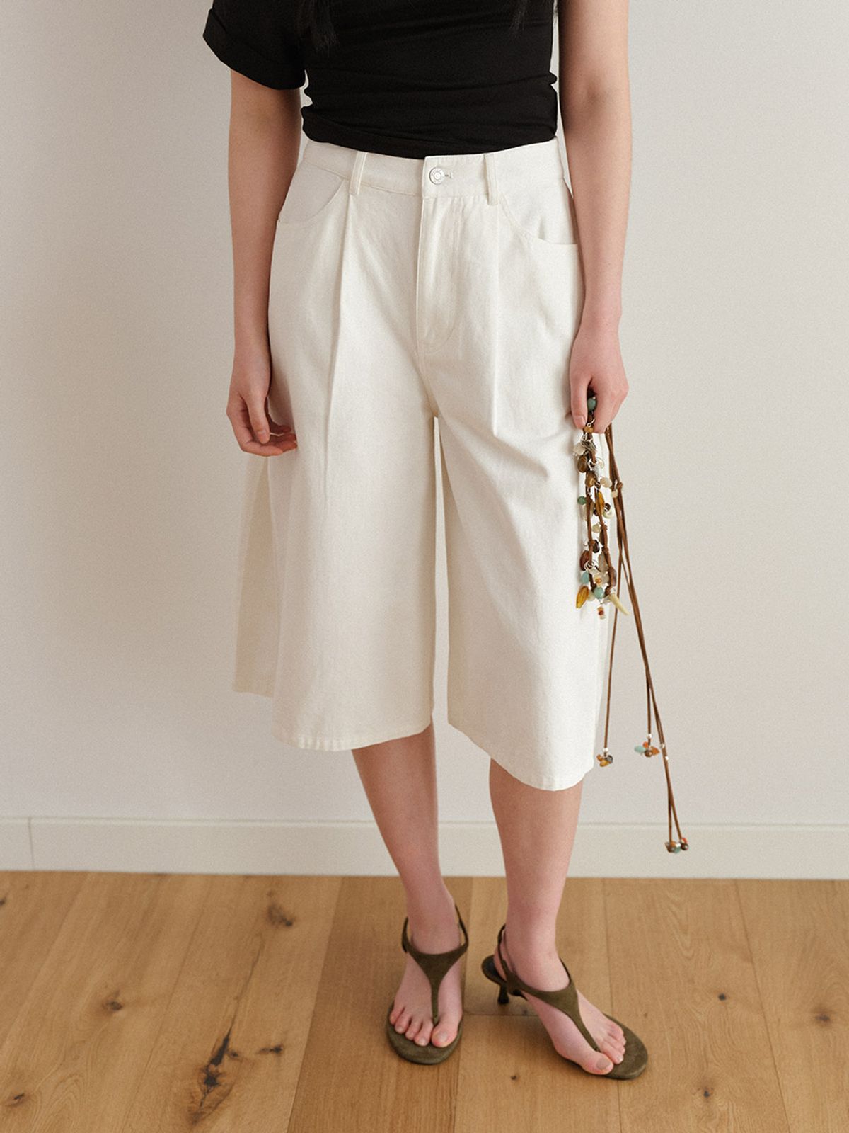 헌치(HUNCH) Side-Tuck Half Pants (2color)