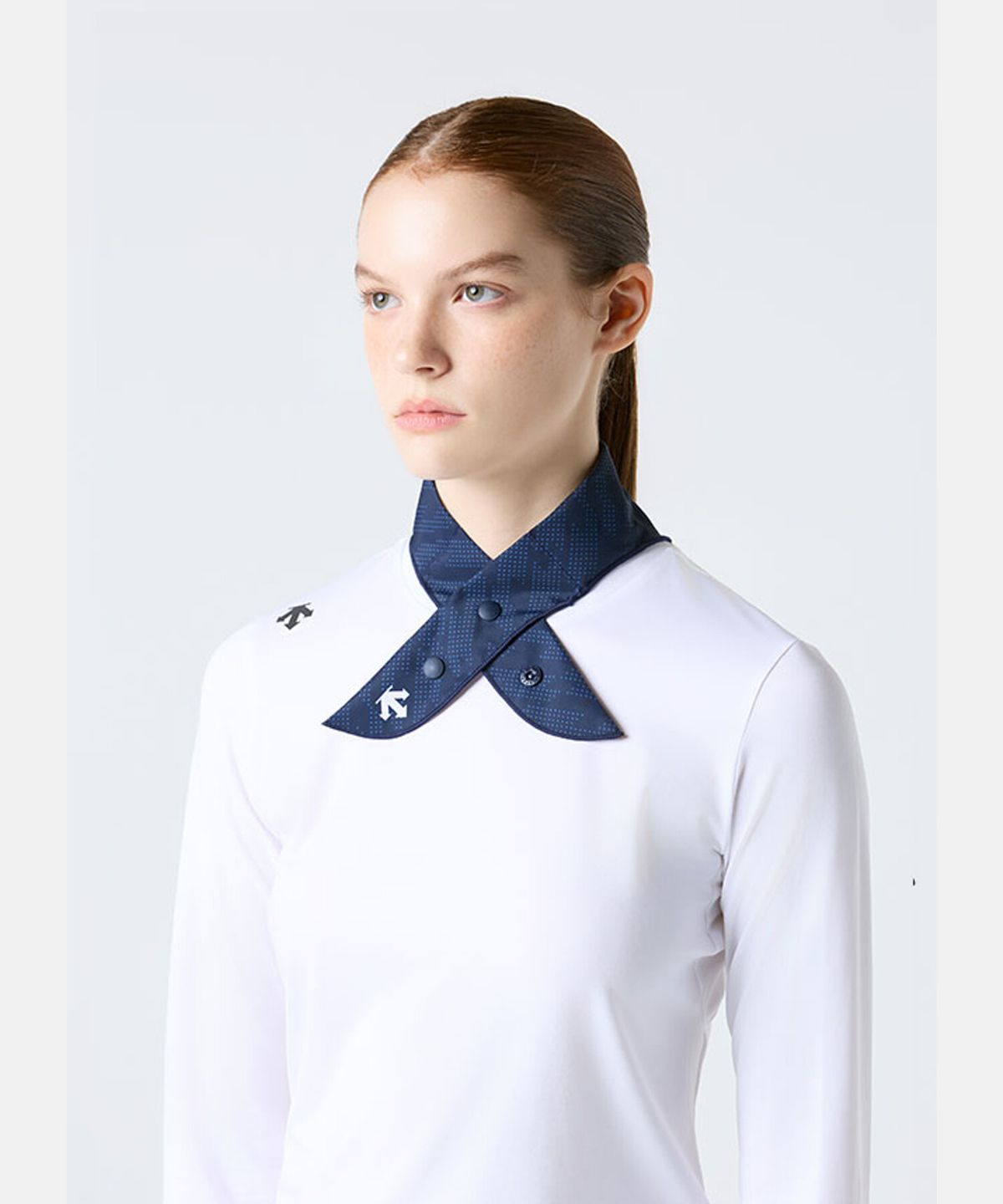 데상트(DESCENTE) 러닝 넥쿨러 네이비 SR123RSU31