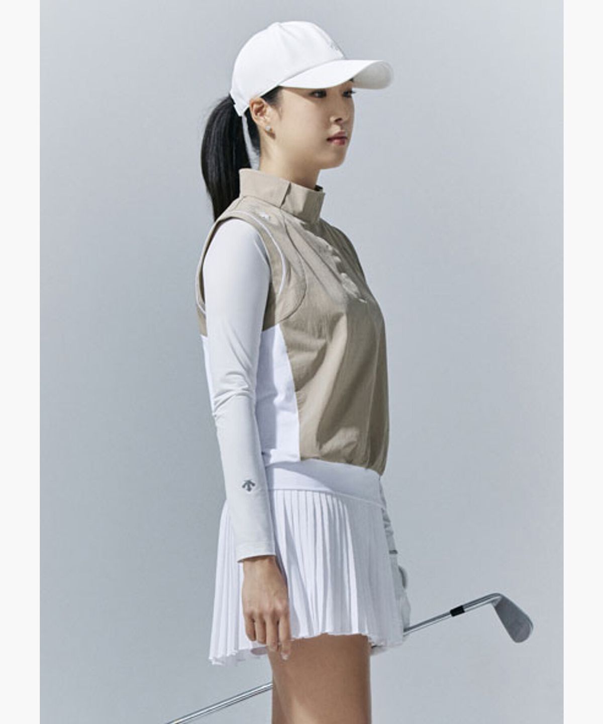 데상트 골프(DESCENTE GOLF) 여성 우븐 하이브리드 커버업 슬리브리스  DR12WFSL39