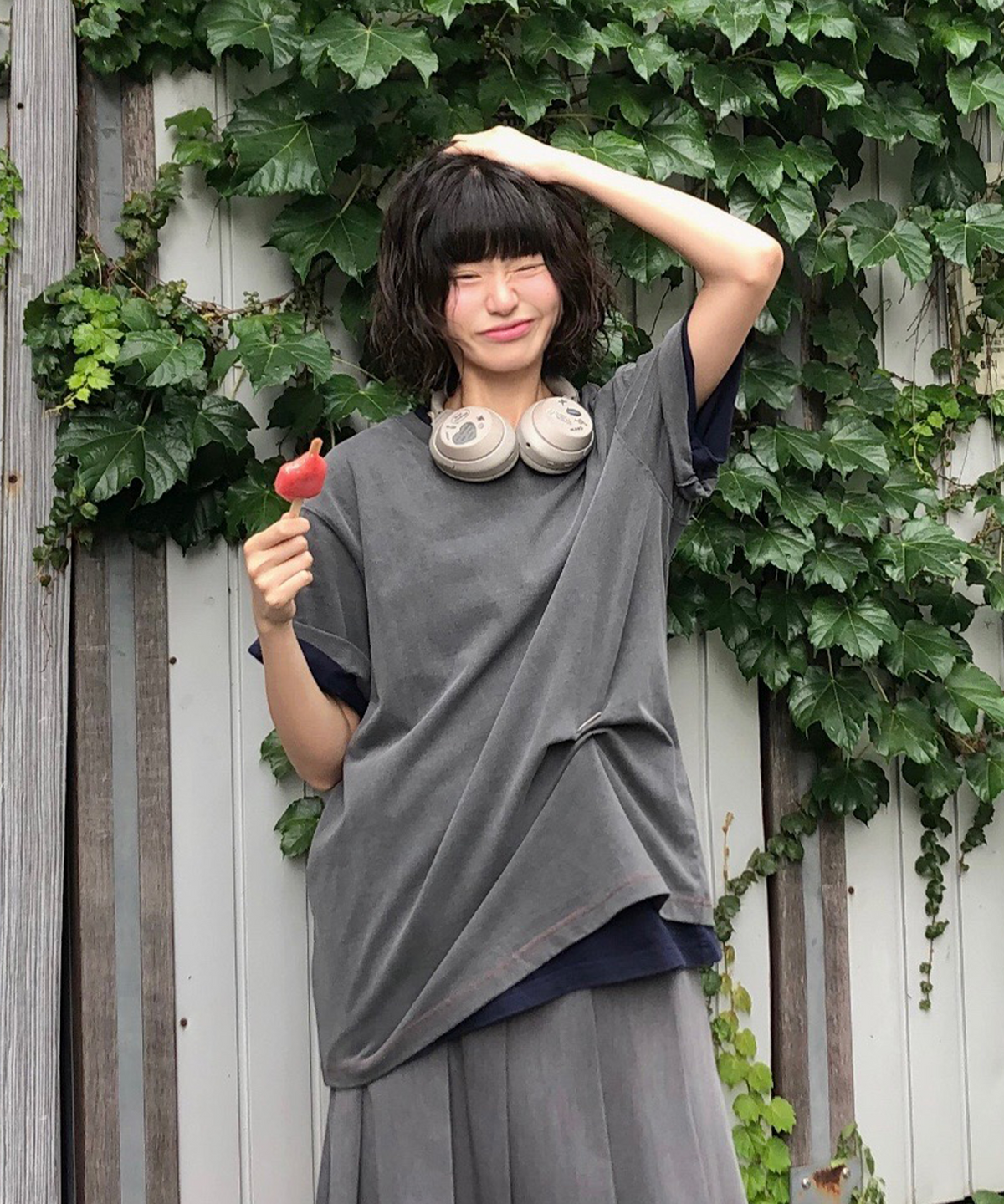 논타입(NONTYPE) FADED BACK PRINT SYMBOL T-SHIRT (CHARCOL)