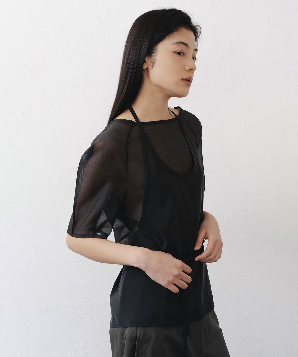 애프터글로울(AFTERGLOWOOL) Sheer Half Sleeve Blouse-Black