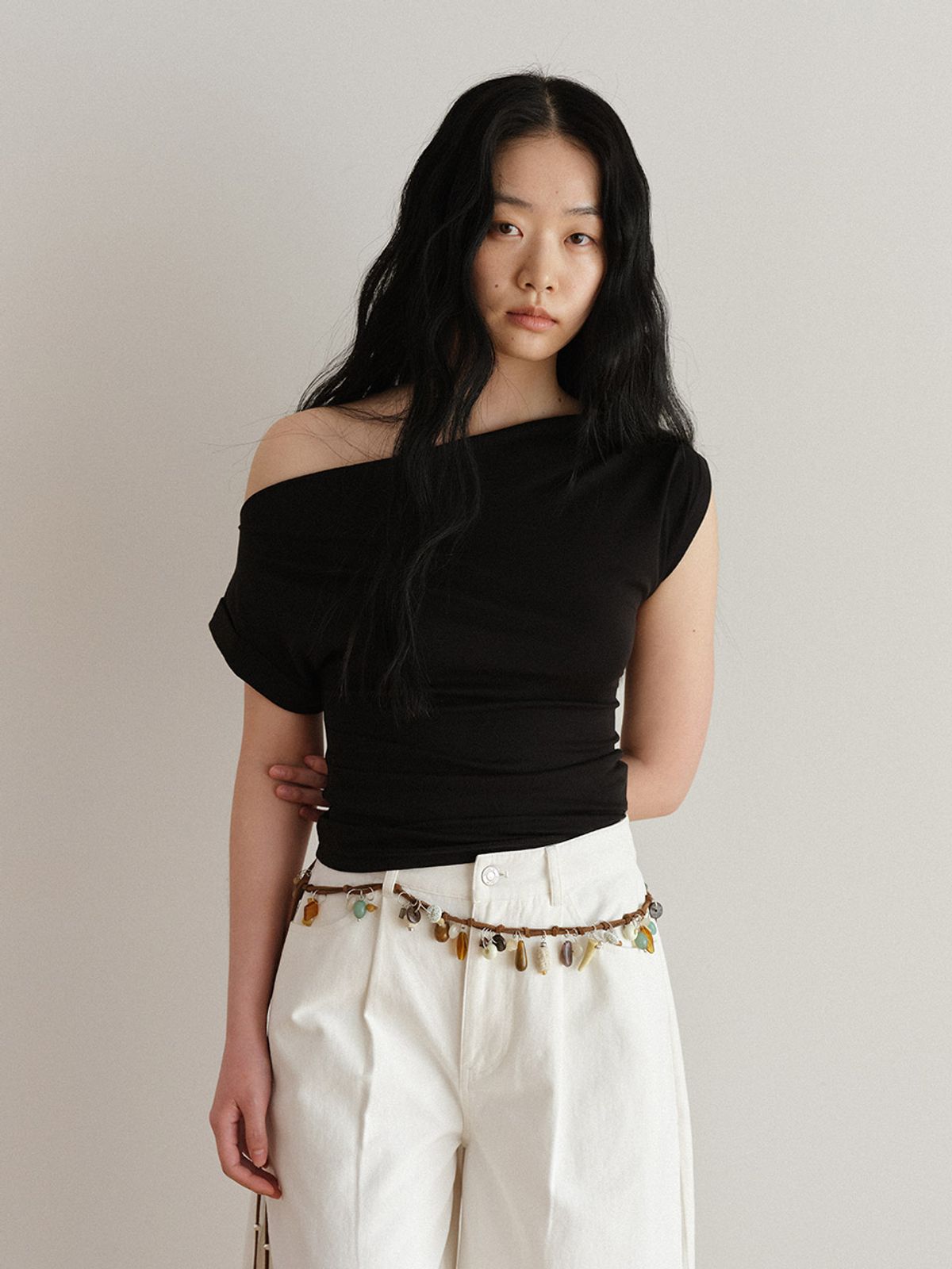 헌치(HUNCH) Asymmetric Fitted Jersey Blouse (2color)