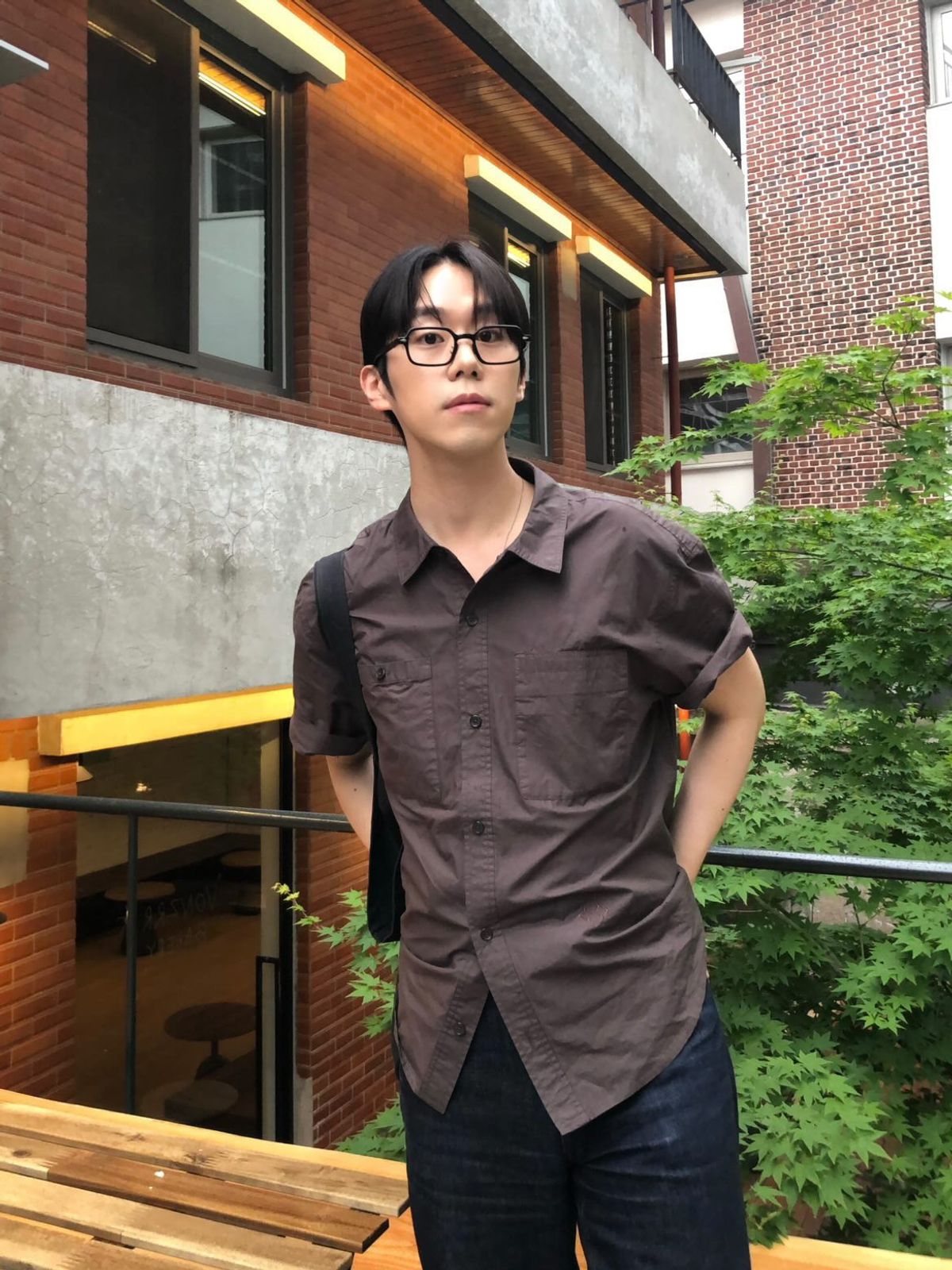논타입(NONTYPE) 2PK S/S COMFY SEMI CROP SHIRTS (DARK BROWN)