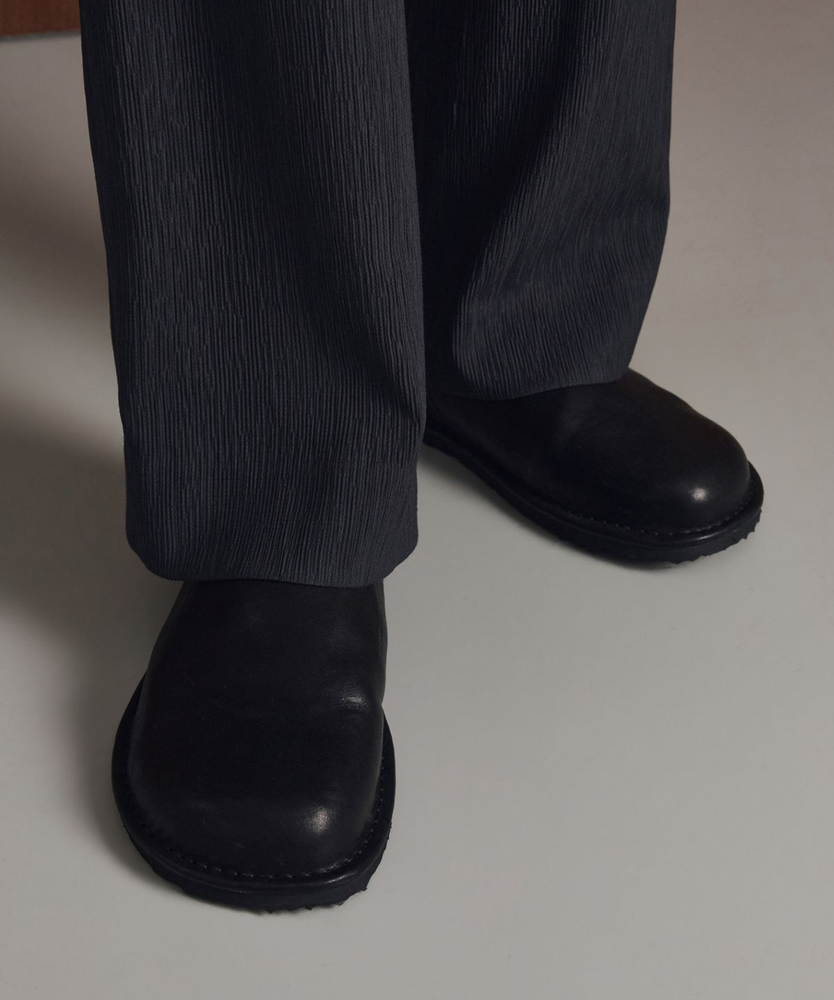 티엔지티(TNGT) [TNGT X Mistake Project] Kinoshita Leather Mules (Black) TNSO6E101BK