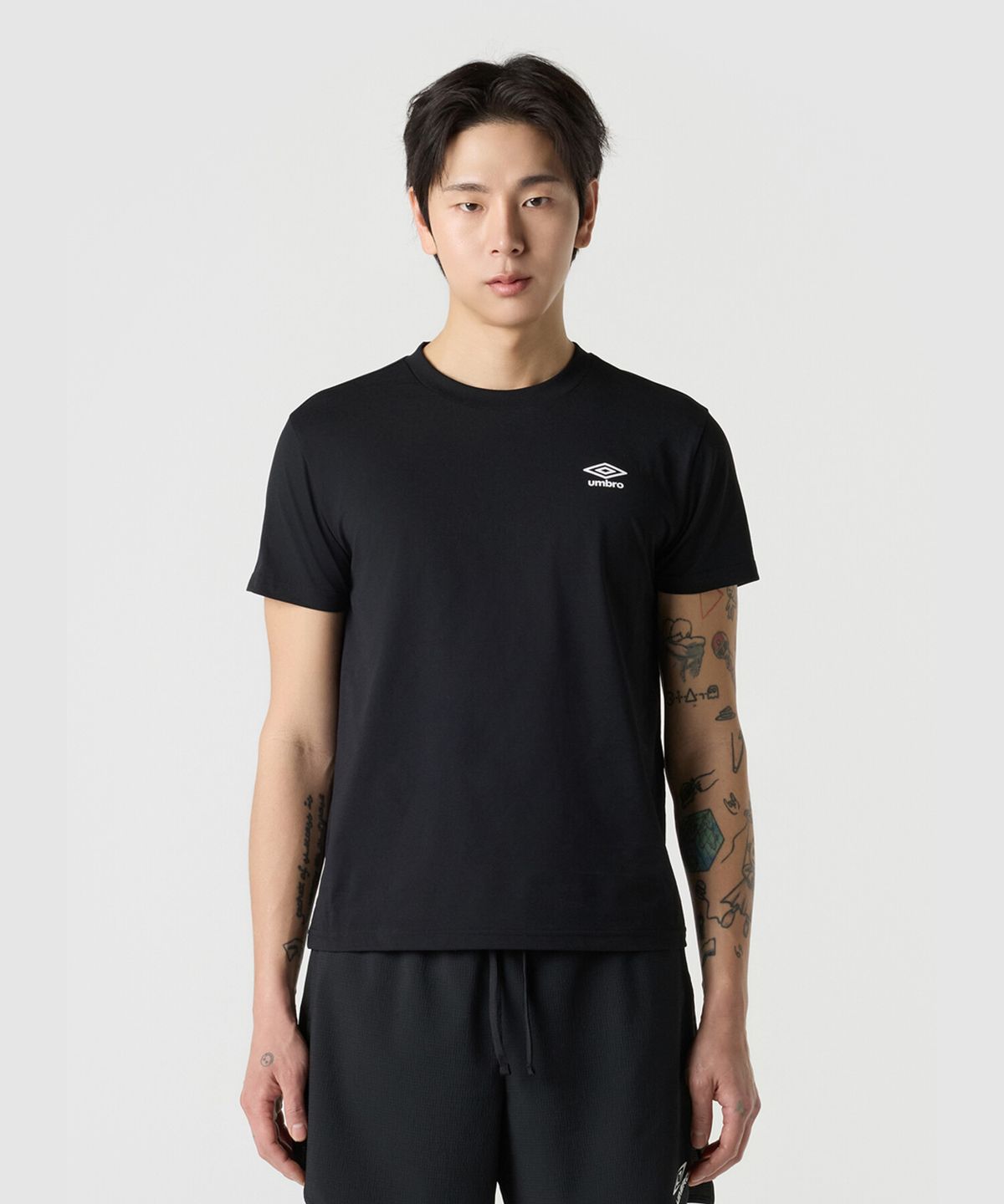 엄브로(UMBRO) [QUICK-DRY] 쿨 스타터 머슬핏 프레쉬 반팔 티셔츠 블랙 UR221CRS52