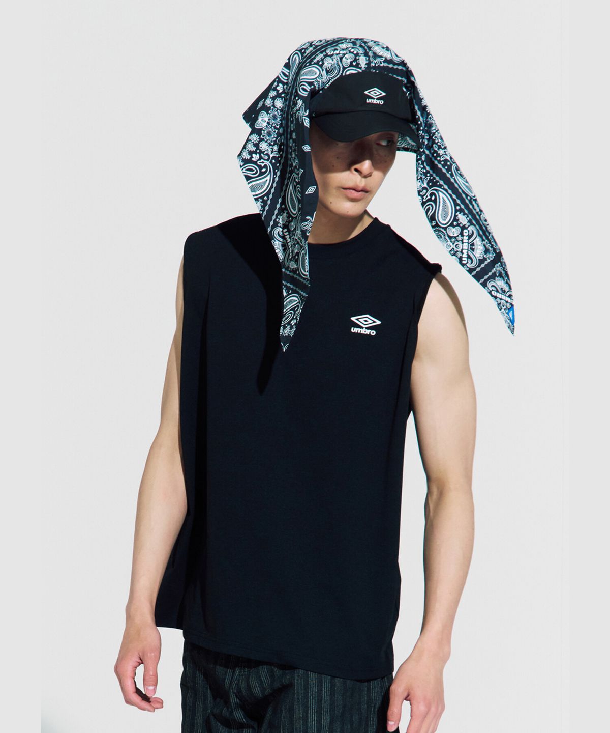 엄브로(UMBRO) [QUICK-DRY] 쿨 스타터 머슬핏 프레쉬 슬리브리스 티셔츠 블랙 UR221CSL52