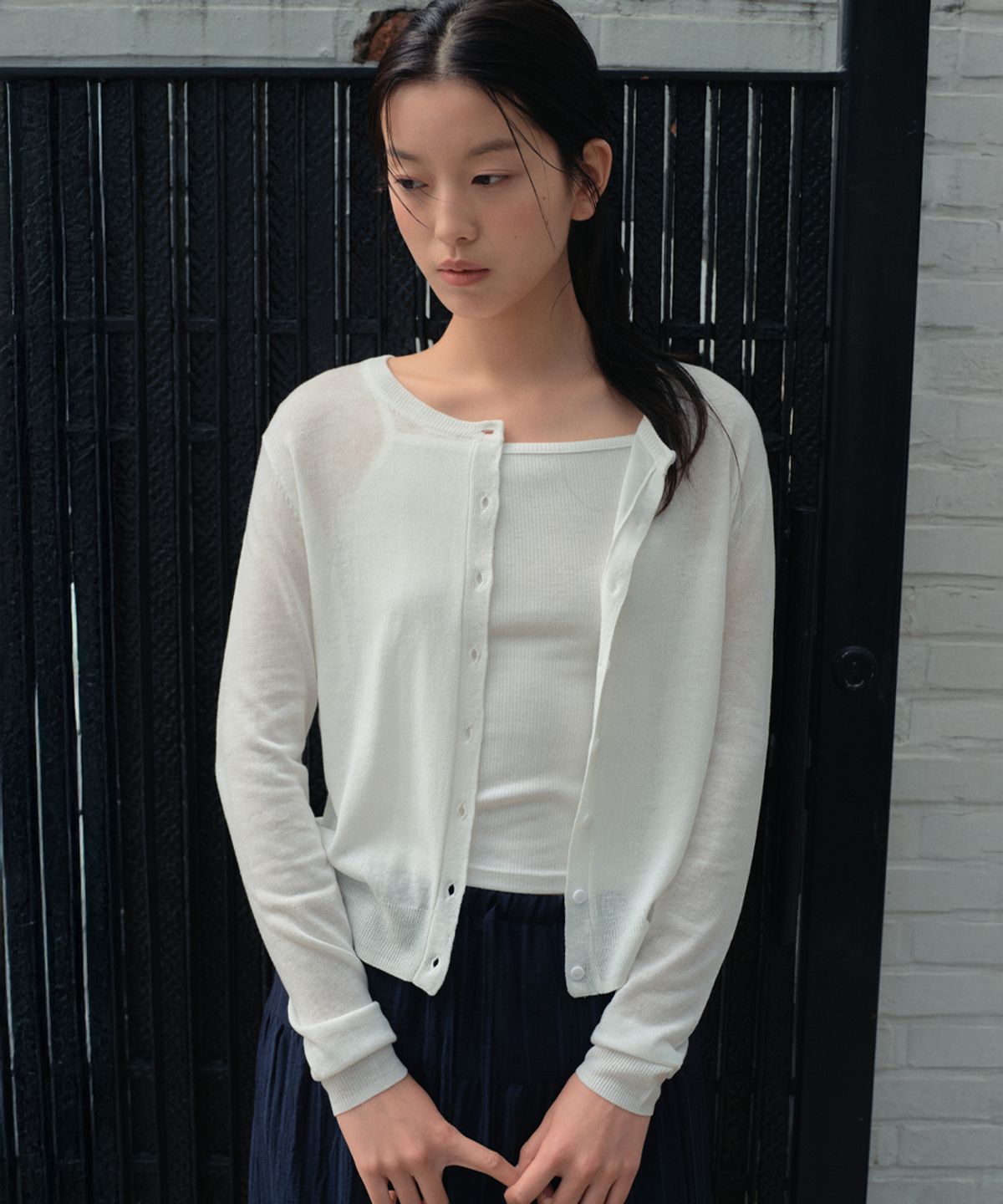 웬즈데이오아시스 포 우먼(WEDNESDAYOASISFORWOMEN) 베이 린넨 가디건_IVORY(WC26KN23)