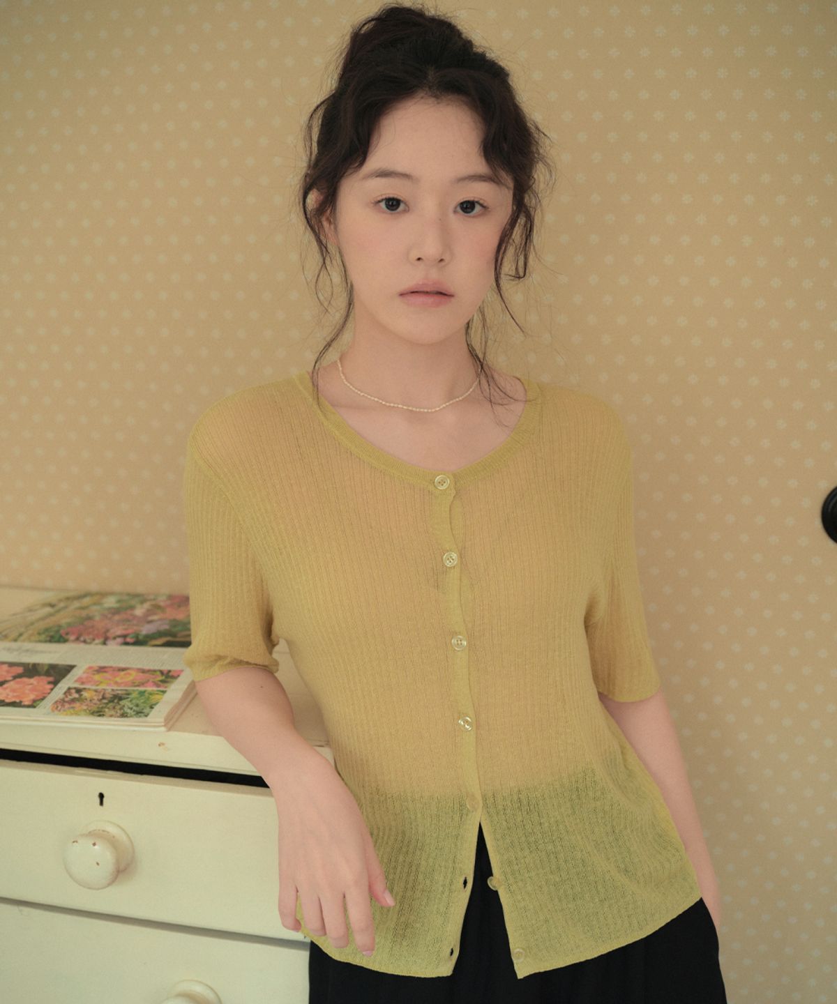 웬즈데이오아시스 포 우먼(WEDNESDAYOASISFORWOMEN) 시어 린넨 하프 가디건_OLIVE(WC26KN58)