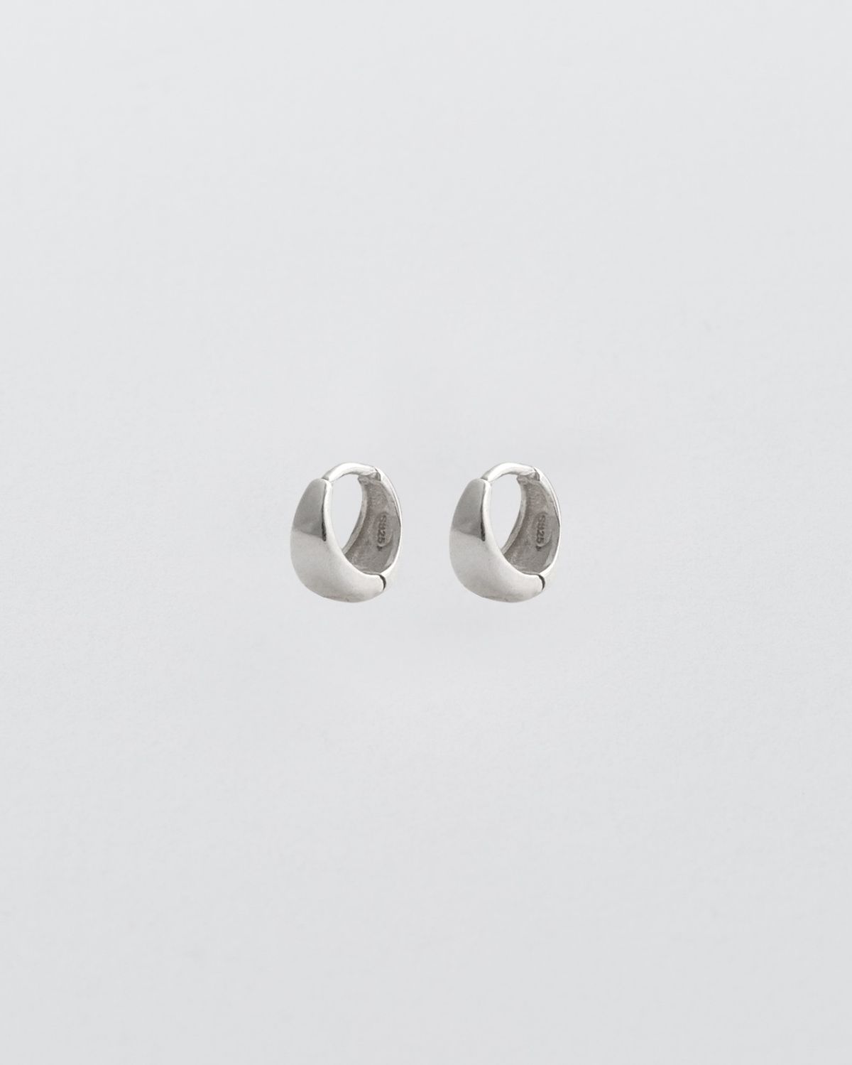 어나더레이어(ANOTHERLAYER) Mini Oval Hoop Earring - Silver (silver925)