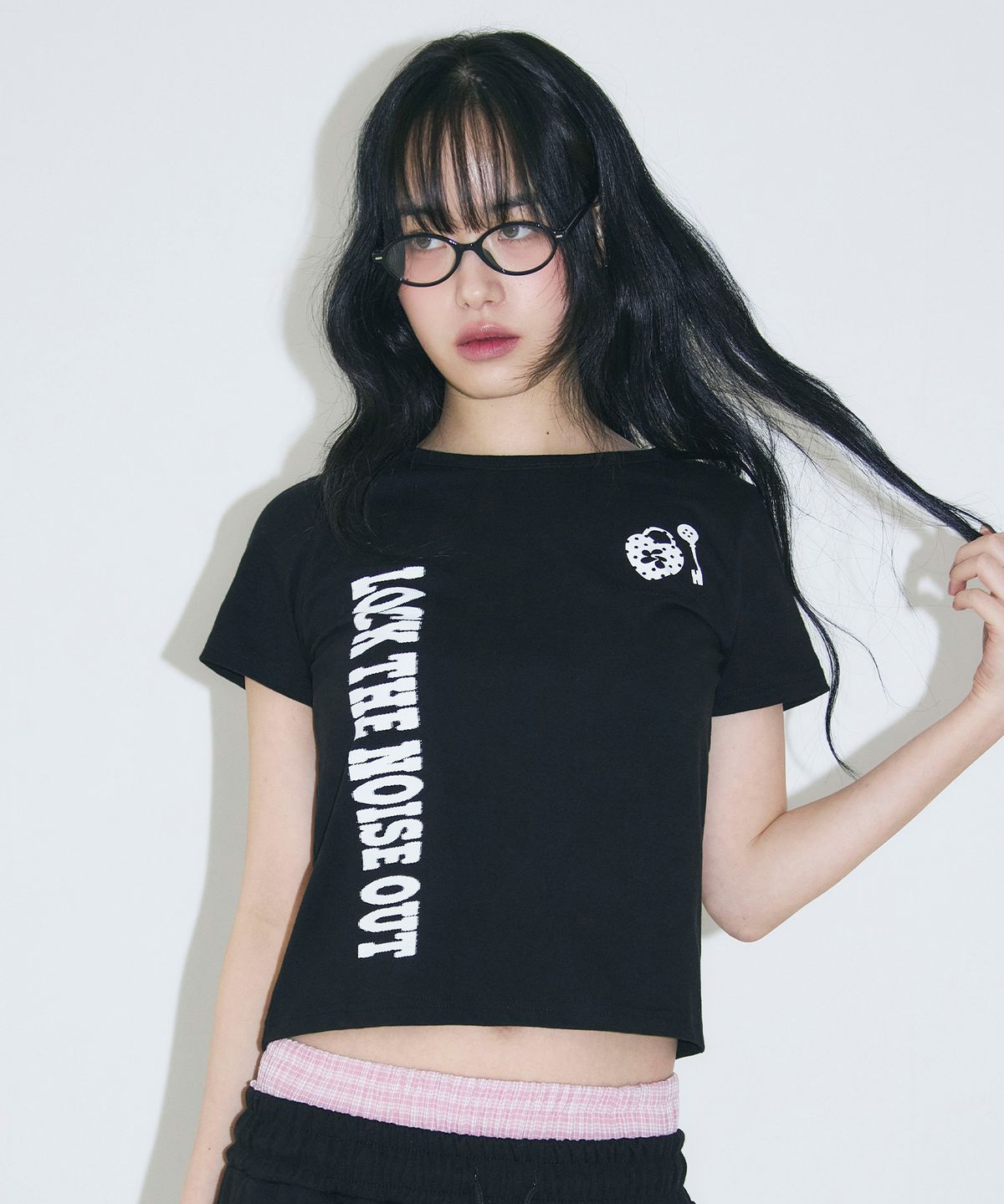슬릭글로우(SLEEKGLOW) 언락 세미 크롭 티셔츠[블랙]